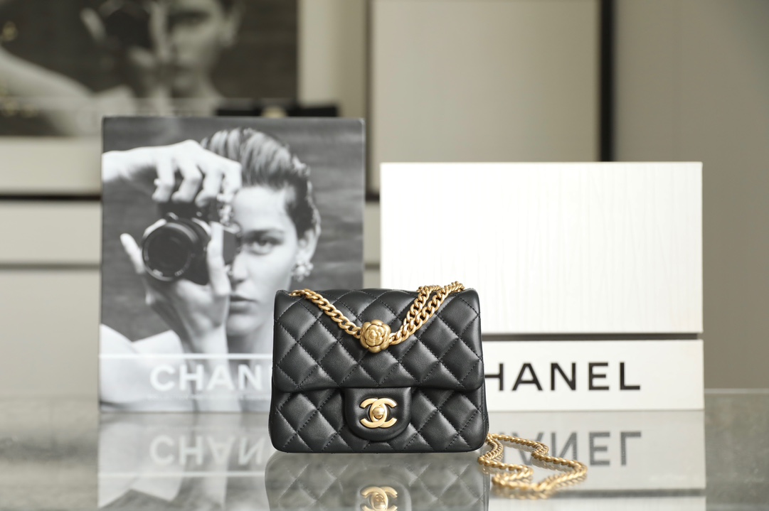 Chanel Classic Flap Bag Crossbody & Shoulder Bags Black Vintage Gold Lambskin Sheepskin Spring/Summer Collection Chains