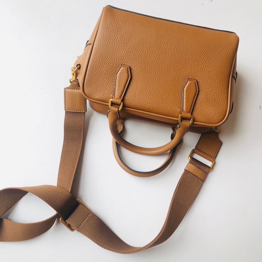 Tory Burch Tory Burch 2023新款Blake枕头包 荔枝纹牛皮 耐磨 容量大 肩带可调节