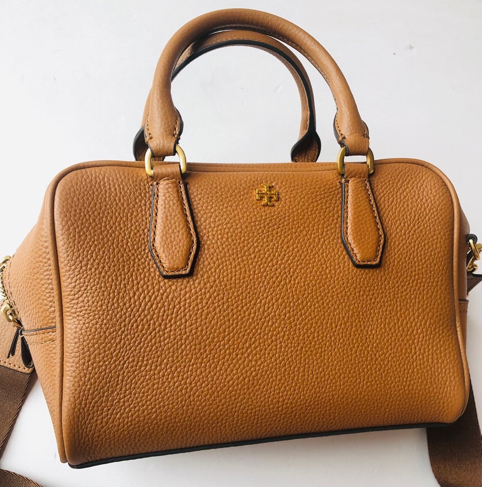 Tory Burch Tory Burch 2023新款Blake枕头包 荔枝纹牛皮 耐磨 容量大 肩带可调节