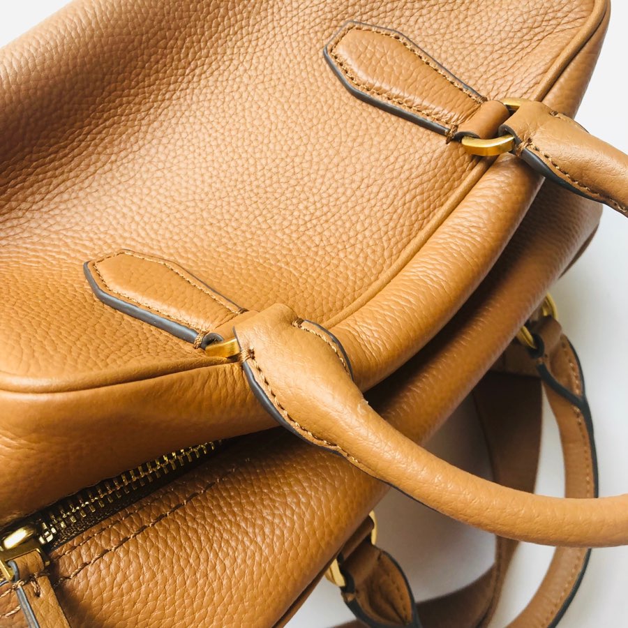 Tory Burch Tory Burch 2023新款Blake枕头包 荔枝纹牛皮 耐磨 容量大 肩带可调节
