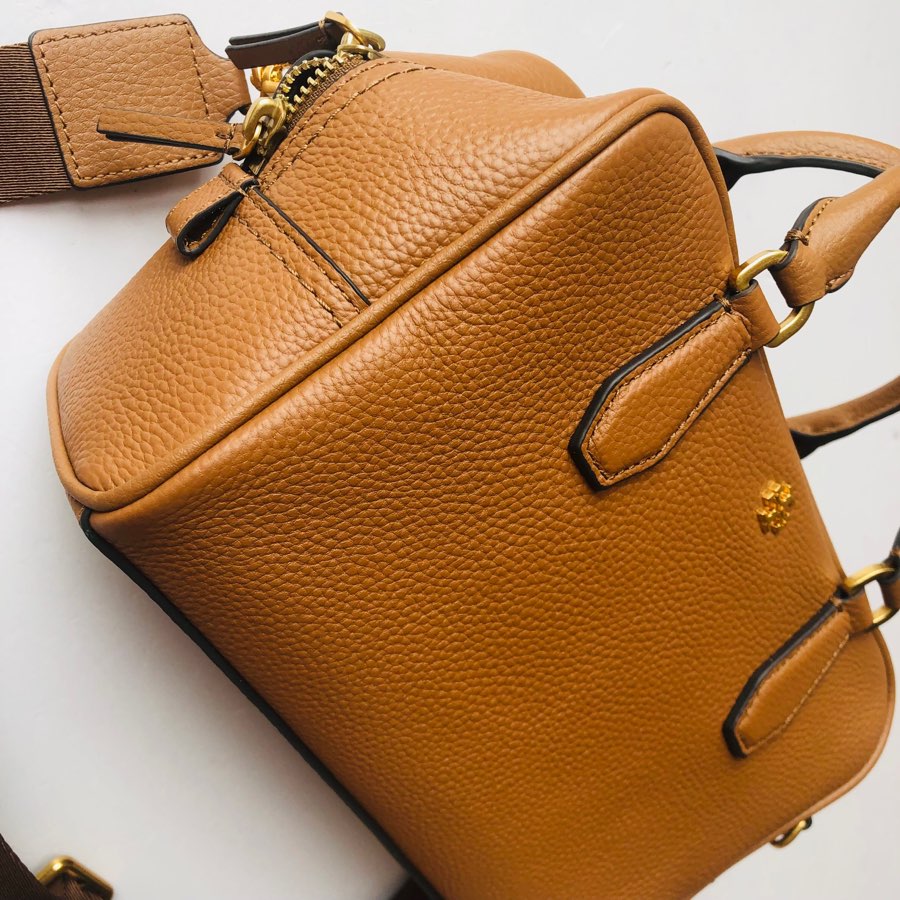 Tory Burch Tory Burch 2023新款Blake枕头包 荔枝纹牛皮 耐磨 容量大 肩带可调节
