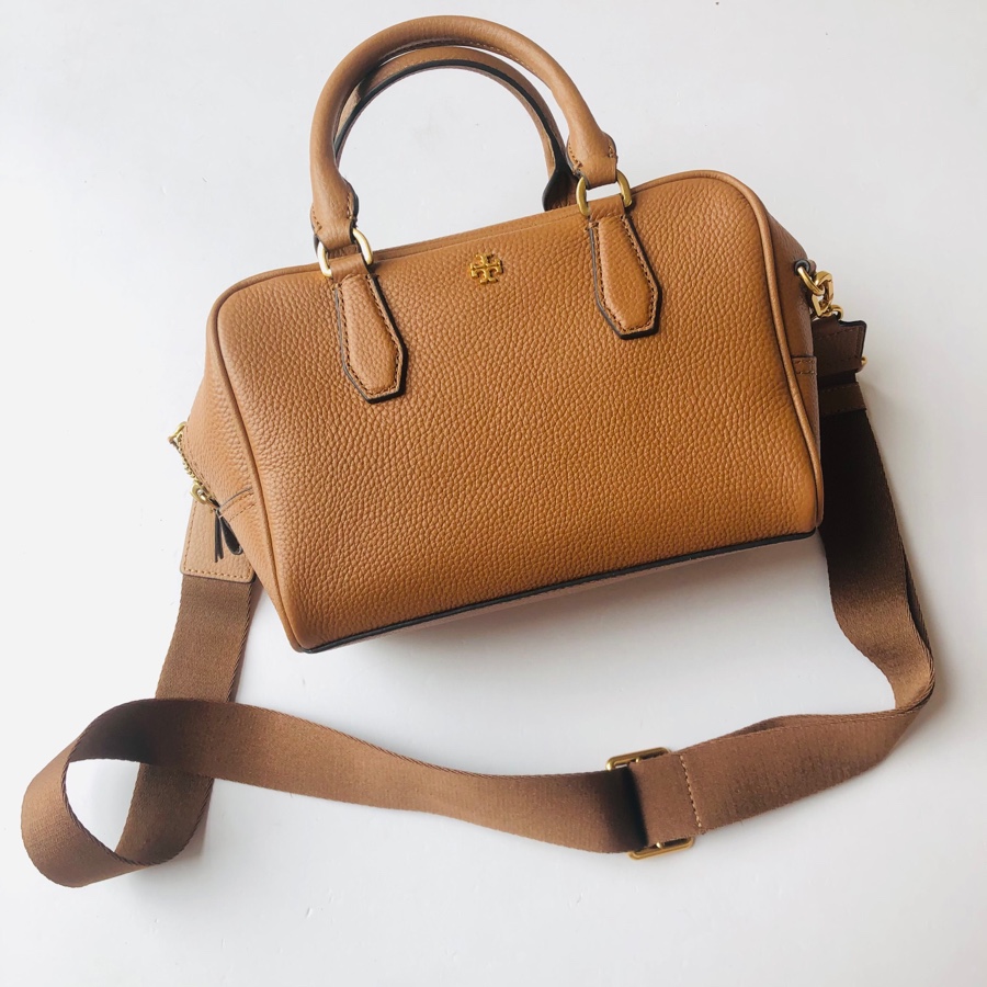 Tory Burch Tory Burch 2023新款Blake枕头包 荔枝纹牛皮 耐磨 容量大 肩带可调节