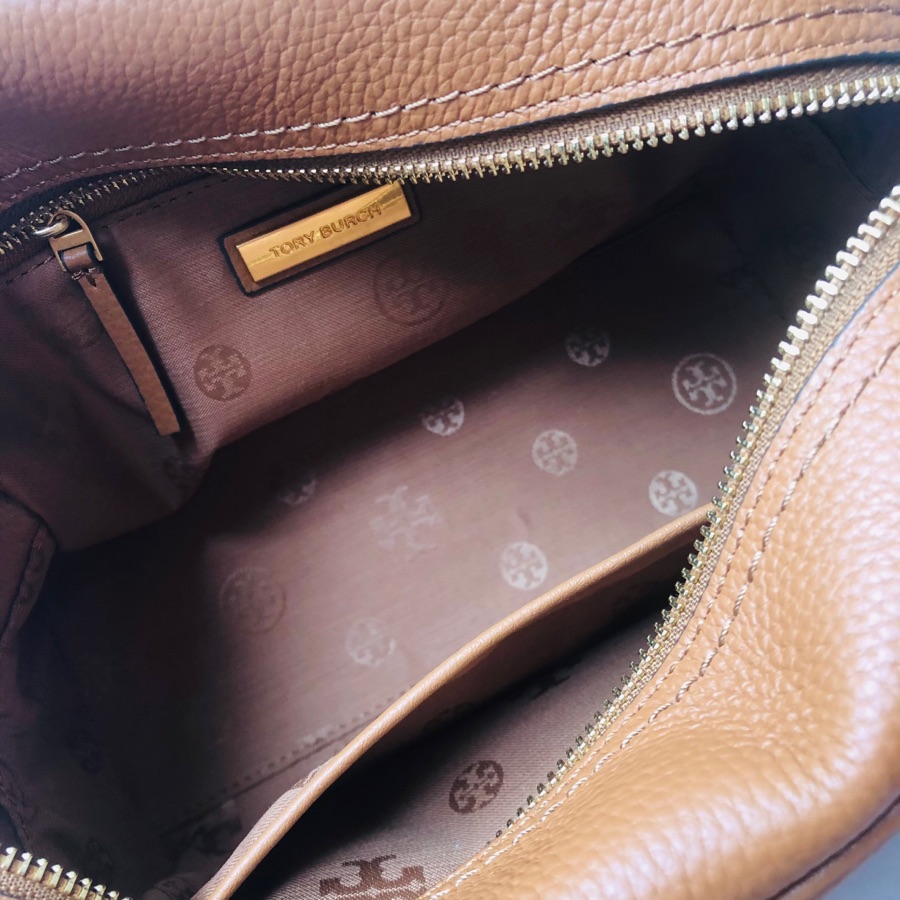 Tory Burch Tory Burch 2023新款Blake枕头包 荔枝纹牛皮 耐磨 容量大 肩带可调节