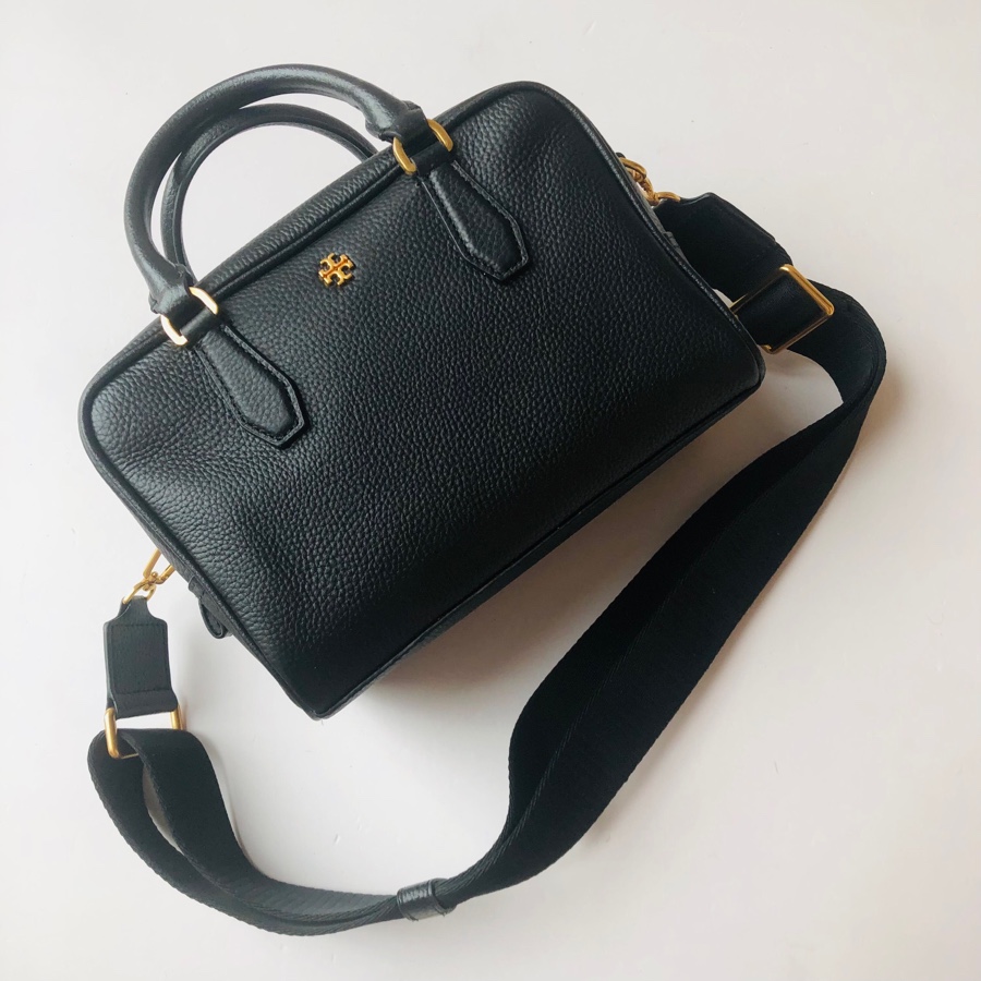 Tory Burch Tory Burch 2023新款Blake枕头包 荔枝纹牛皮 耐磨 容量大 肩带可调节