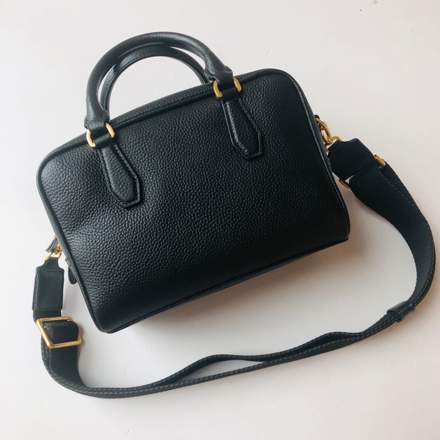 Tory Burch Tory Burch 2023新款Blake枕头包 荔枝纹牛皮 耐磨 容量大 肩带可调节