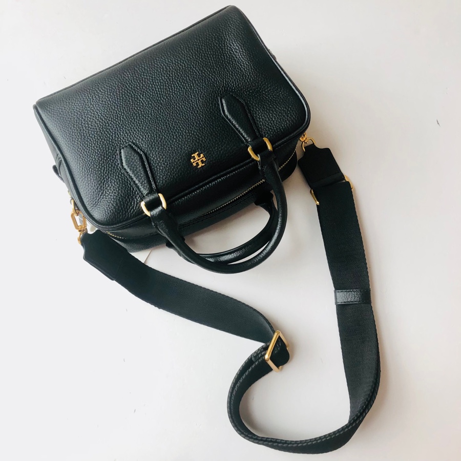Tory Burch Tory Burch 2023新款Blake枕头包 荔枝纹牛皮 耐磨 容量大 肩带可调节