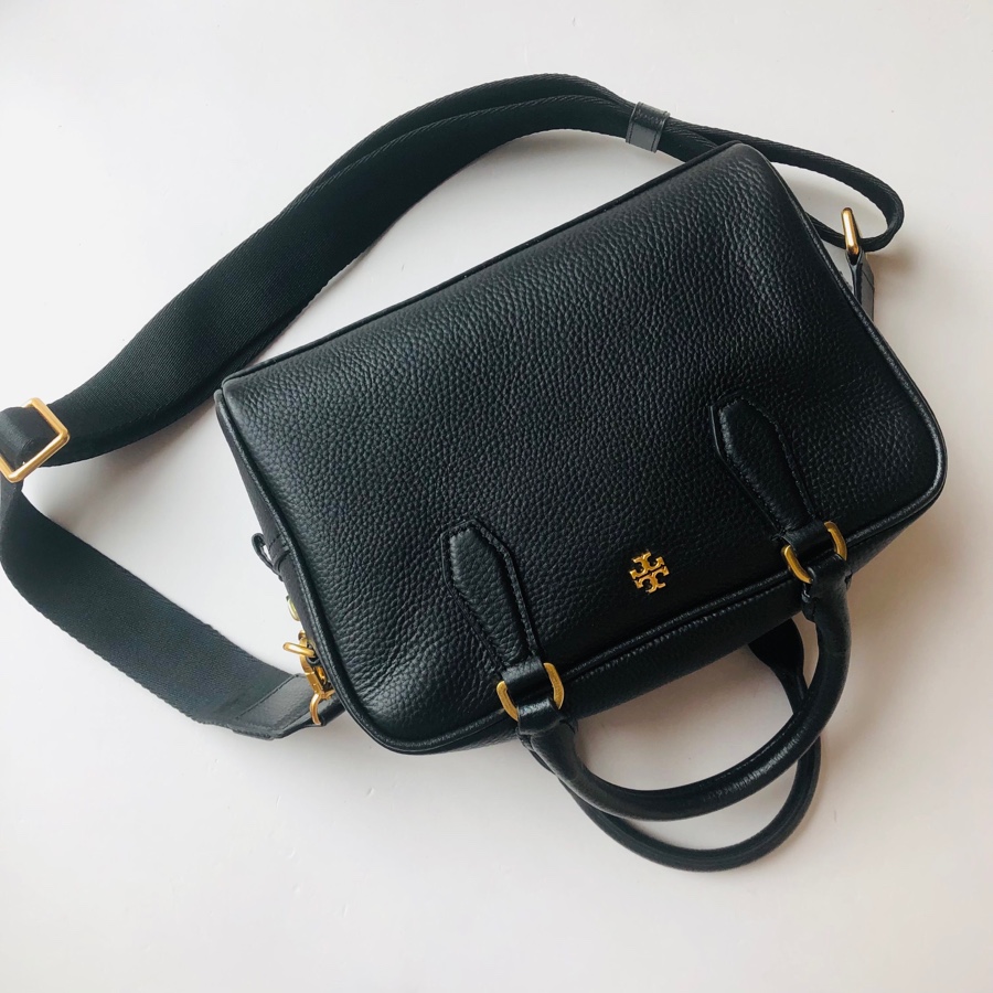 Tory Burch Tory Burch 2023新款Blake枕头包 荔枝纹牛皮 耐磨 容量大 肩带可调节