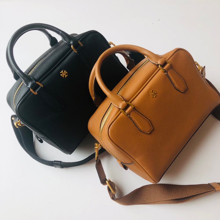 Tory Burch Tory Burch 2023新款Blake枕头包 荔枝纹牛皮 耐磨 容量大 肩带可调节