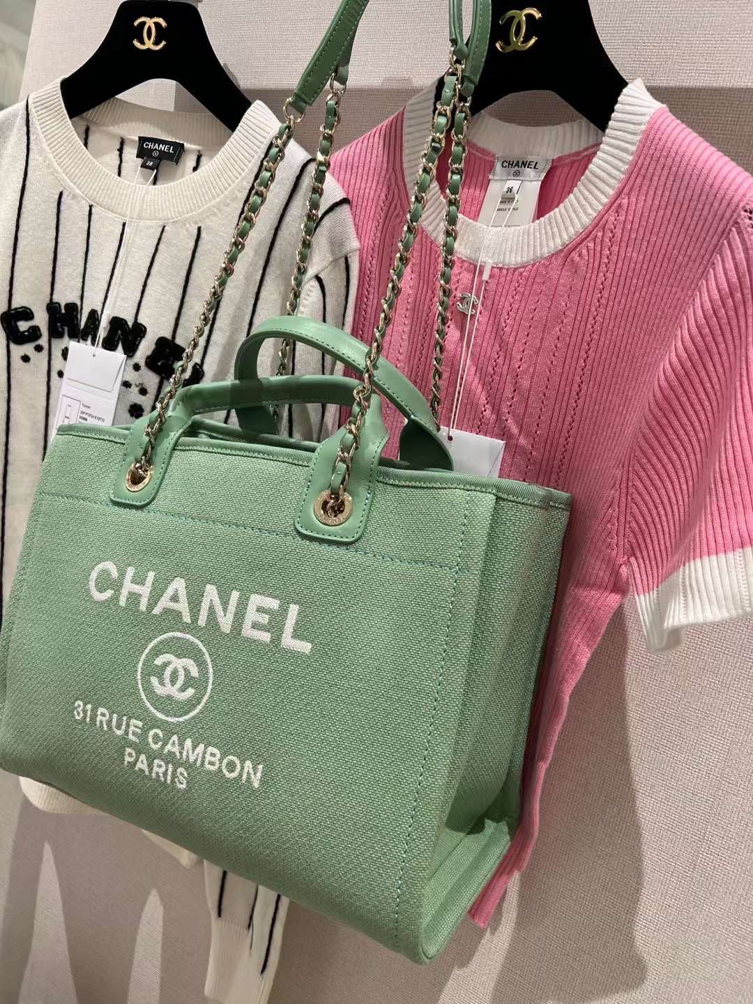 Chanel Xiaoxiangs latest 23c beach bag new spring color avocado greenso beautiful