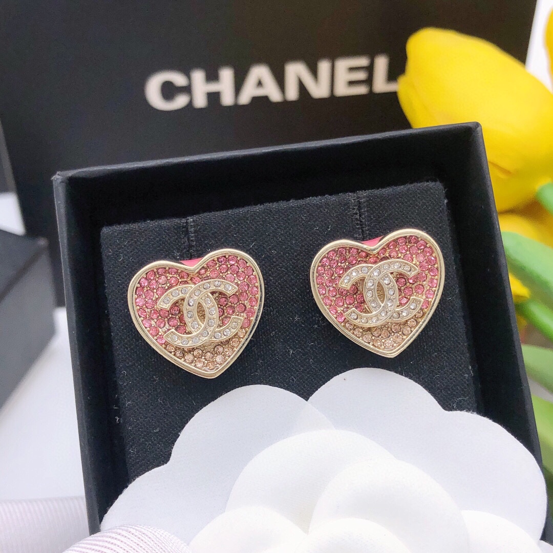 NO:104945,No. XED0138 Chanel love earrings inlaid with diamond gradient red diamonds, jewelry quality, chanel19860909编号XED0138 香奈儿爱心耳钉镶钻渐变红色钻,饰品精品,chanel,Jewelry