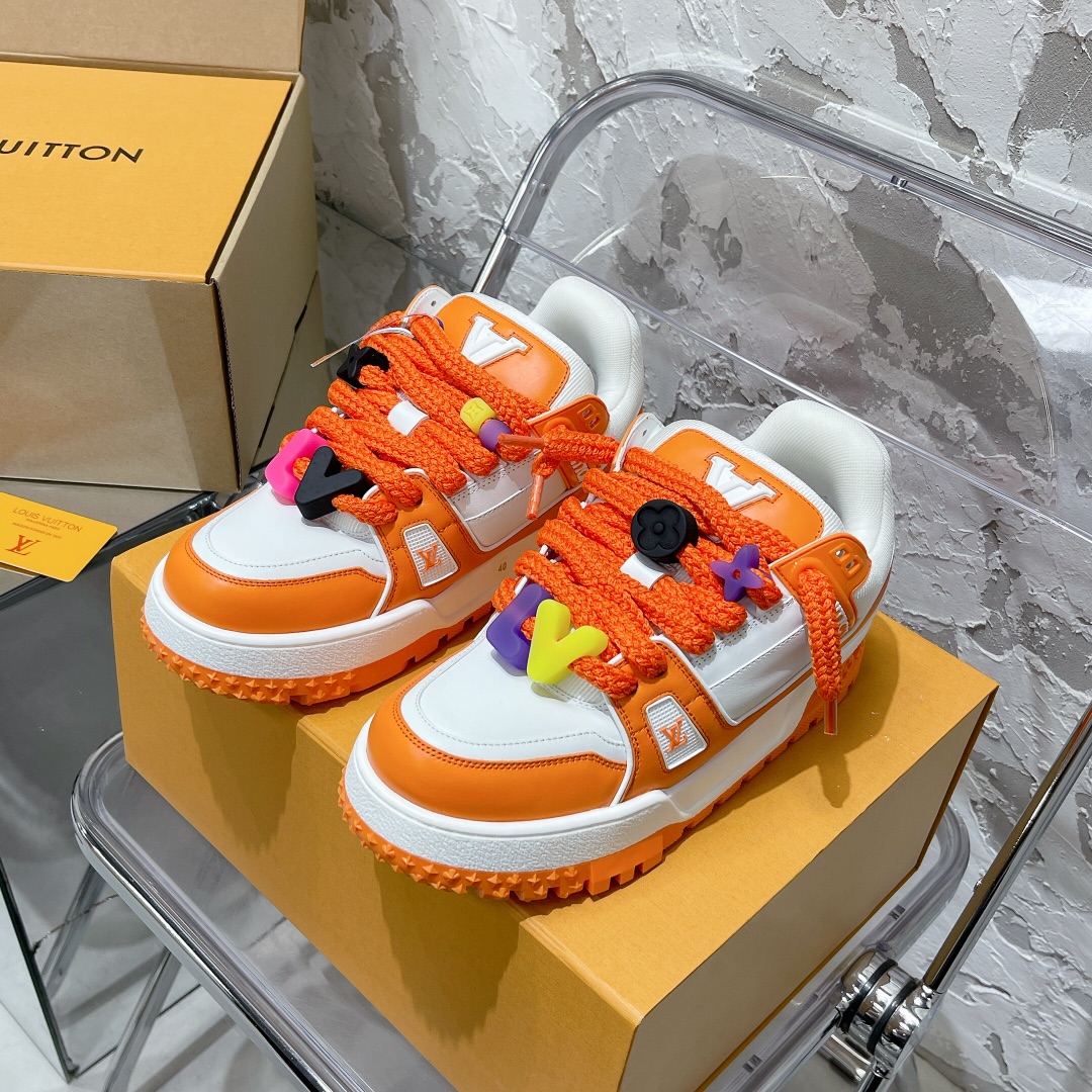 NO:441681,Couple code Top ceiling level!  Louis Vuitton catwalk fat trainer 'DIY buckle bread shoes. Super fun, super childlike. Crazy heart-wrenching. Fat trainer breaks the single change of color, chubby, super cute and interesting, and each color is great! It incorporates more similar contour lines and car lines to Old Skool, widened shoelaces and enlarged Jazz-Stripe, paired with colorful DIY buckles, and further exaggerates its full shoe body. The romantic and childlike authenticity also highlights a bit of rebellious street meaning. Each color is consistent with ZP and ships, as shown in the picture. What you see is what you get. The PS buckle is matte velvet matte texture, high-end and special. Each four-pointed star buckle has a four-leaf flower pattern on the side, which is not pure glossy. Please distinguish it from the market's currency ♀ Purchase ceiling level  Full set of exquisite aircraft box packaging Please be sure of the quality of my home. Please pay attention to the market currency materials! Imported upper toe layer calfskin, customized inner air permeable net, TPU mold-sucking sole. The material details are all top-notch! Exclusive exquisite gift box packaging SIZE35-44 (customized for men 38/45), casual shoes/sports shoes, louis vuitton, sneakers, cowhide19860909情侣码 顶级天花板级别！Louis Vuitton 走秀款胖trainer 'DIY饰扣面包鞋.超级玩味 超级童趣.疯狂心动 胖trainer打破颜色的单一变化,胖乎乎的超可爱有趣,每个配色都很赞！融入了与Old Skool 更相似的轮廓线条与车线,加宽的鞋带以及放大的Jazz-Stripe,搭配彩色的DIY饰扣,并进一步的夸张化它的饱满鞋身,烂漫童真的同时还凸显了些许叛逆街头意味 每个颜色都是与ZP一致串珠搭配出货,如图所示 所见即所得. PS饰扣呈雾面丝绒哑光质地 高级又特别 每个四角星饰扣侧面带有四叶花的花纹 并非纯光面.请区分于市场的通货♀ 代购天花板级别 全套精美飞机盒包装 请认准我家品质 请注意区分市面通货材料！ 鞋面进口头层小牛皮 内里定制透气网里,TPU吸模大底.材质细节做工都是顶级制作！配置独家精致礼盒包装 SIZE35-44（男38/45定做）,休闲鞋/运动鞋,louis vuitton,sneakers,cowhide,Women's Shoes