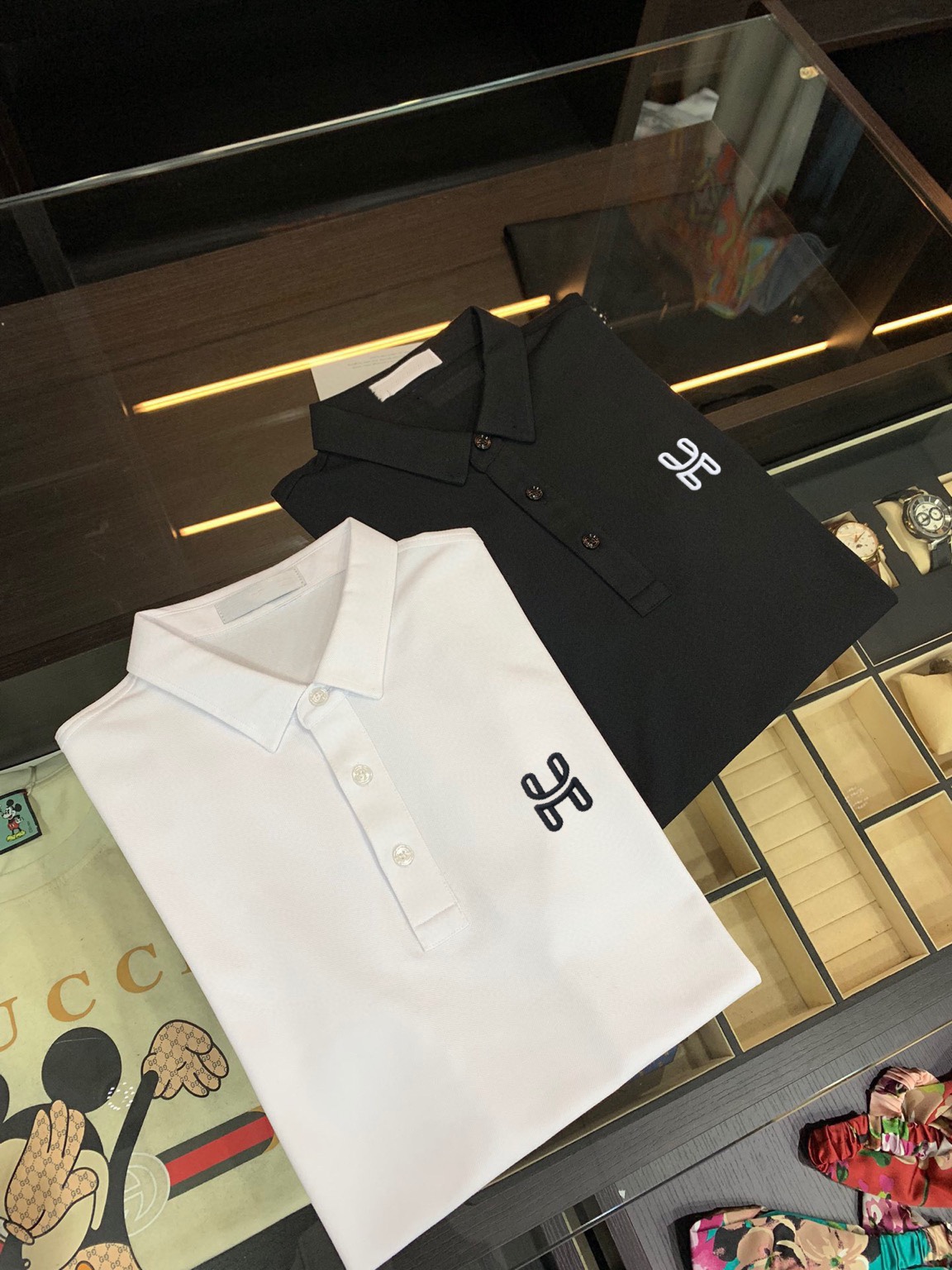 NO:161336,Hermes [Small Embroidery] 2025 Summer Men's New Lapel Short-Sleeve POLO Shirt, Customized Fabric, Breathable and Comfortable, Improper Details, Brand Element Design Concept, High Quality, Delicate and Soft Hands!  It is casually cut, with a great upper body style!  Code number M-3XL, hermes, hermes, T-shirt, alexander wang19860909Hermes爱马仕【小刺绣】2025年夏季男士新款翻领短袖POLO衫,定制面料 透气舒适度高,细节无可挑剔,品牌元素设计理念,体现高品质.手感细腻柔软！呈现休闲裁剪,上身版型超赞！码数M-3XL,,hermes,hermes,T-shirt,alexander wang,Men's clothing