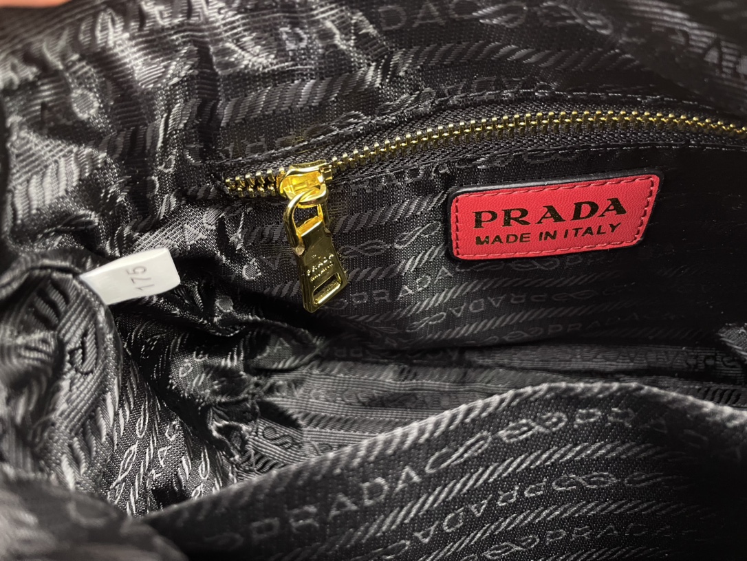 410 2023开春醉新款独家首发《PRADA》饭盒包