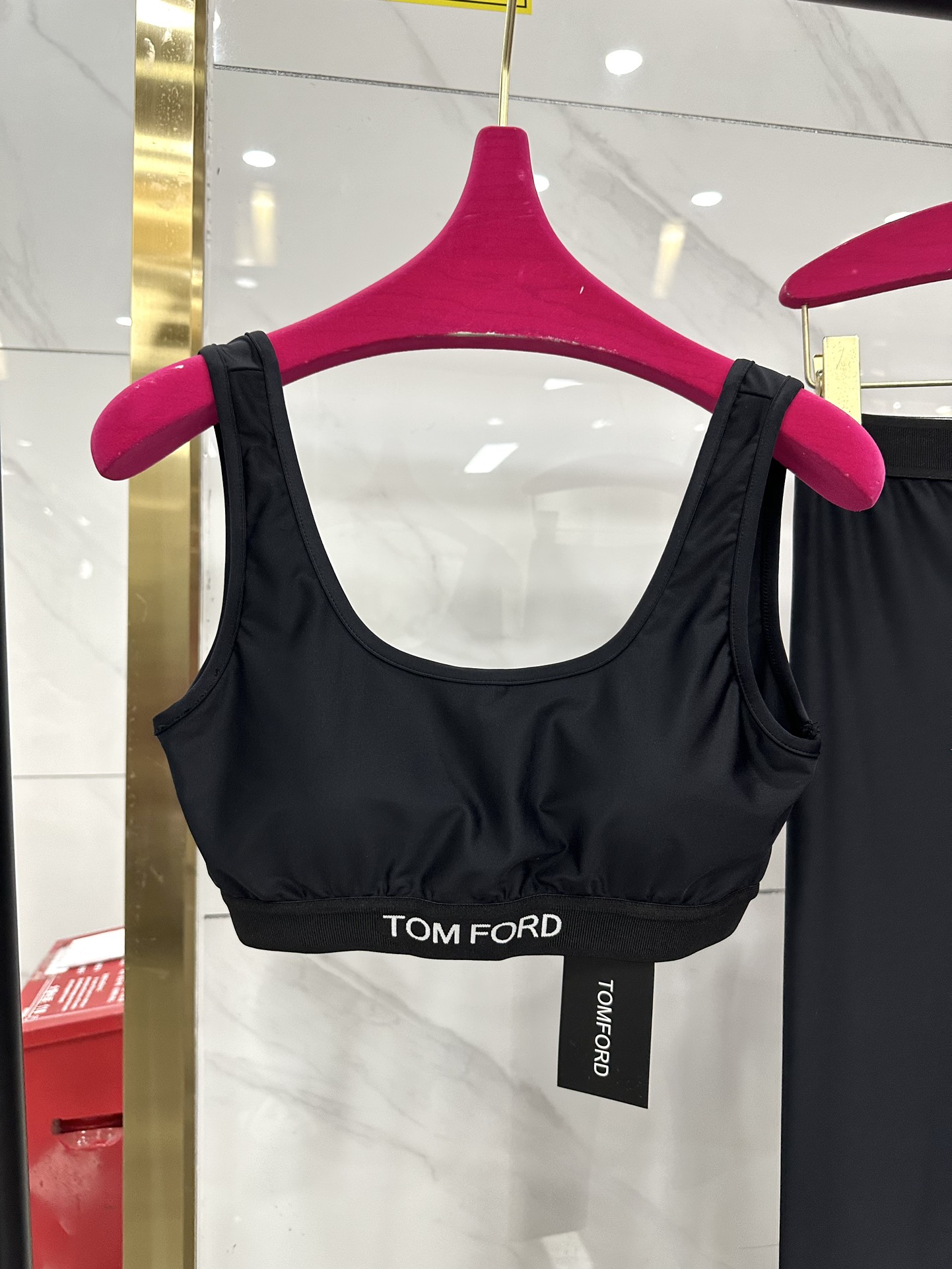 SML，¥
Tom for*最新款心心念的运动套装 舒适亲肤 面料高密度 有质感！🖤 💖非常的百搭~~ 
