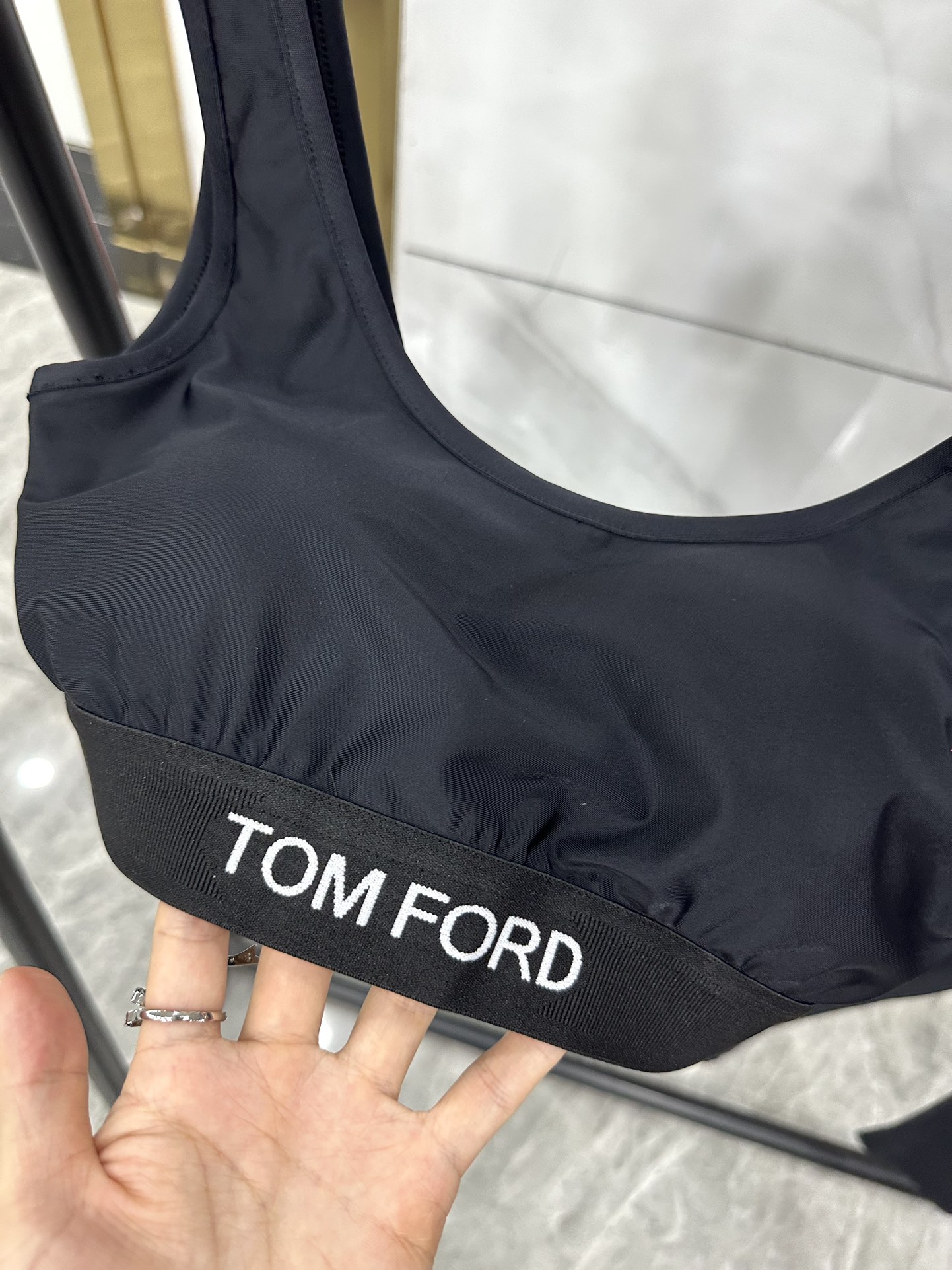 SML，¥
Tom for*最新款心心念的运动套装 舒适亲肤 面料高密度 有质感！🖤 💖非常的百搭~~ 