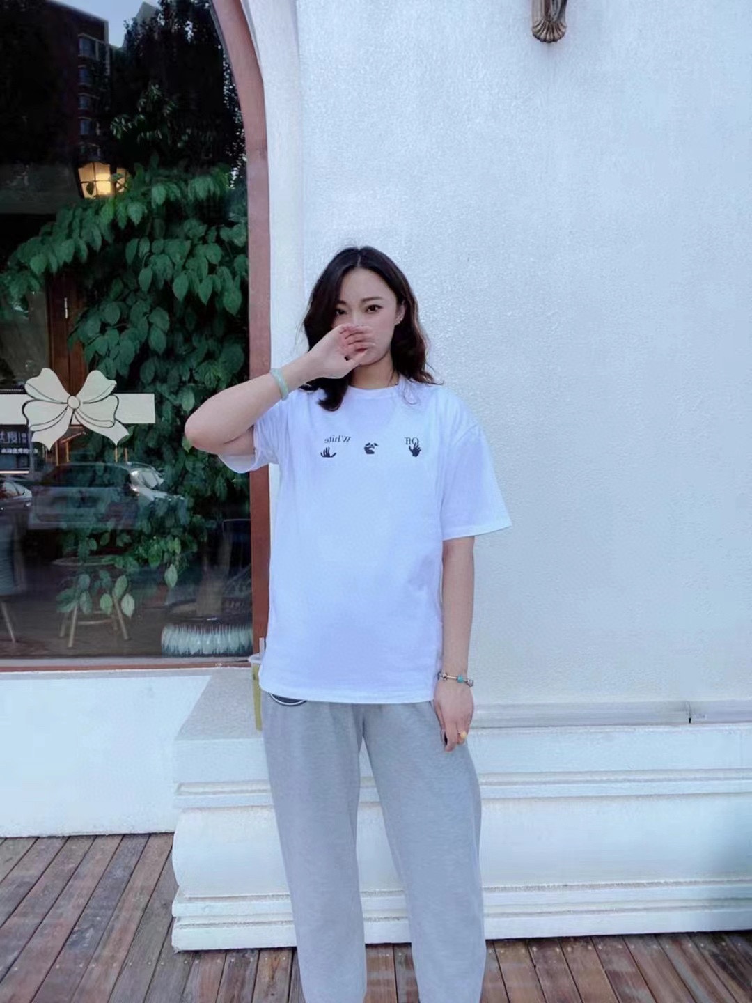 顶级版本批69💰🔜O33#
-环保系列OFF-WHITE OW世界环保绿色大树涂鸦短袖T恤 男女同款-
1:1原版开模,ZP开发,完美还原原版,大厂制作,非市面小厂出品,精细走线,顶级工艺欢迎对比
-面料采用32支 260克双纱面料,吸汗透气,垂感十足
-印花采用康丽数码直喷工艺,画面清晰。白色胶浆打底,很好的保证了印花的牢固程度,机洗毫无压力
-领标,吊牌,洗水标定制全套辅料
-专属Logo包装
所有细节均为实拍,放心购入
颜色:白色 黑色
尺码:S-XL
S 衣长72胸围108肩宽52
M衣长74胸围112 肩宽53.5
L 衣长76胸围116 肩宽55
XL衣长78胸围120肩宽56.5