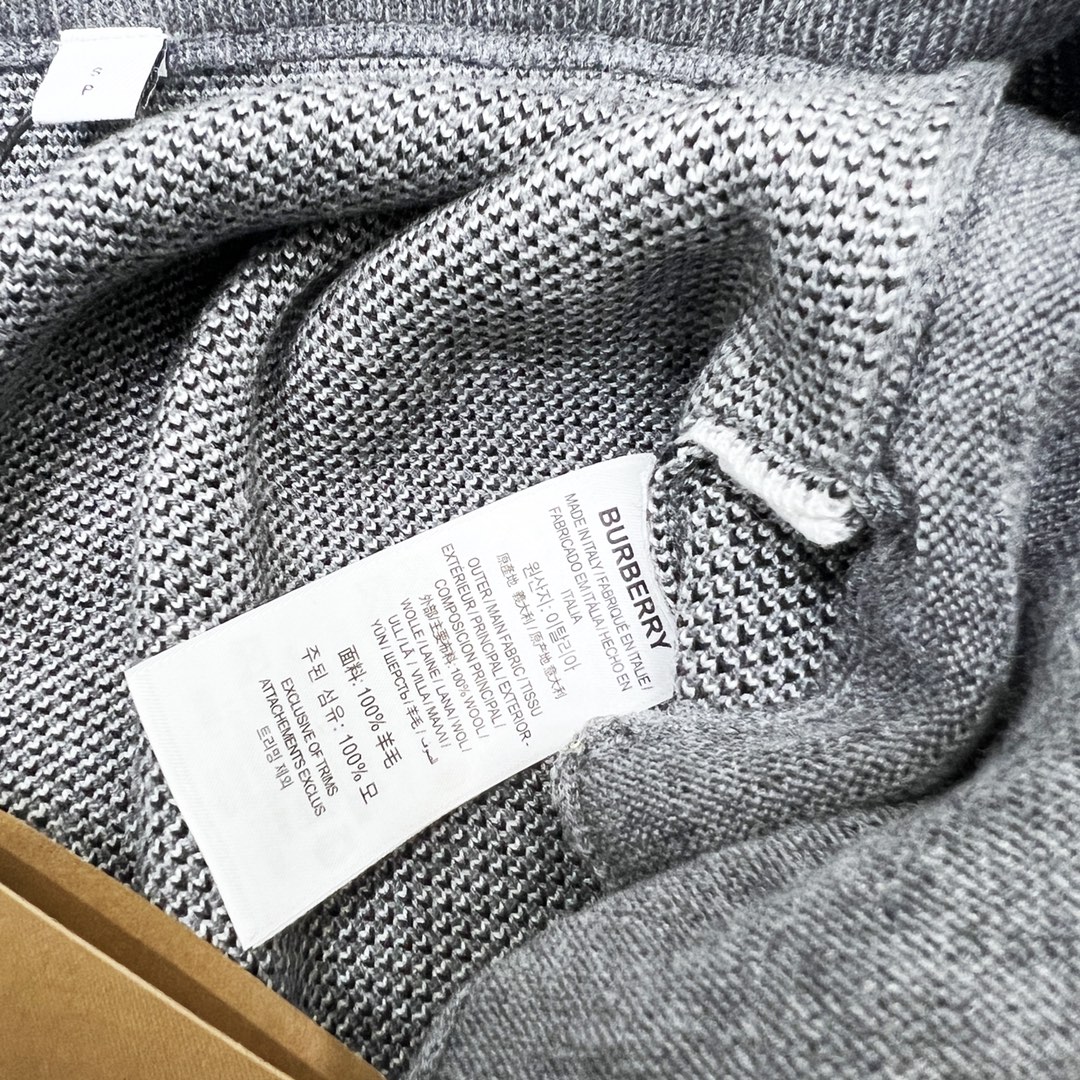 260 Burberry巴宝莉BBR 23SS 灰色条纹针织羊毛短裤