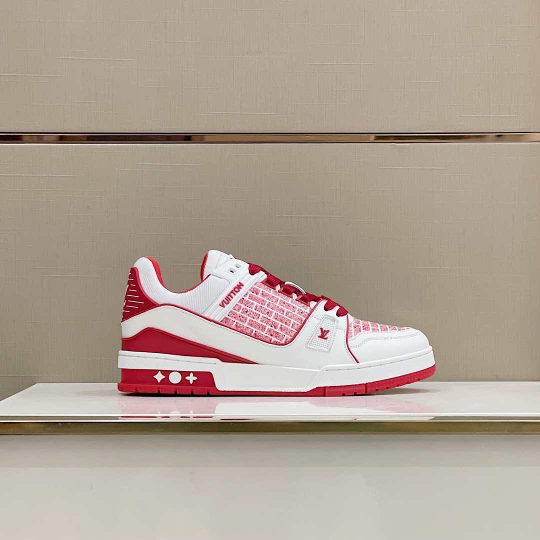 L'Oréal 2023 TRAINER sneakers - Red Wall collaboration. Inspired by retro basketball shoes, the artistic director designed these sneakers using imported cowhide and fabric, paired with the original outsole. Sizes: 38-44.-Big cat