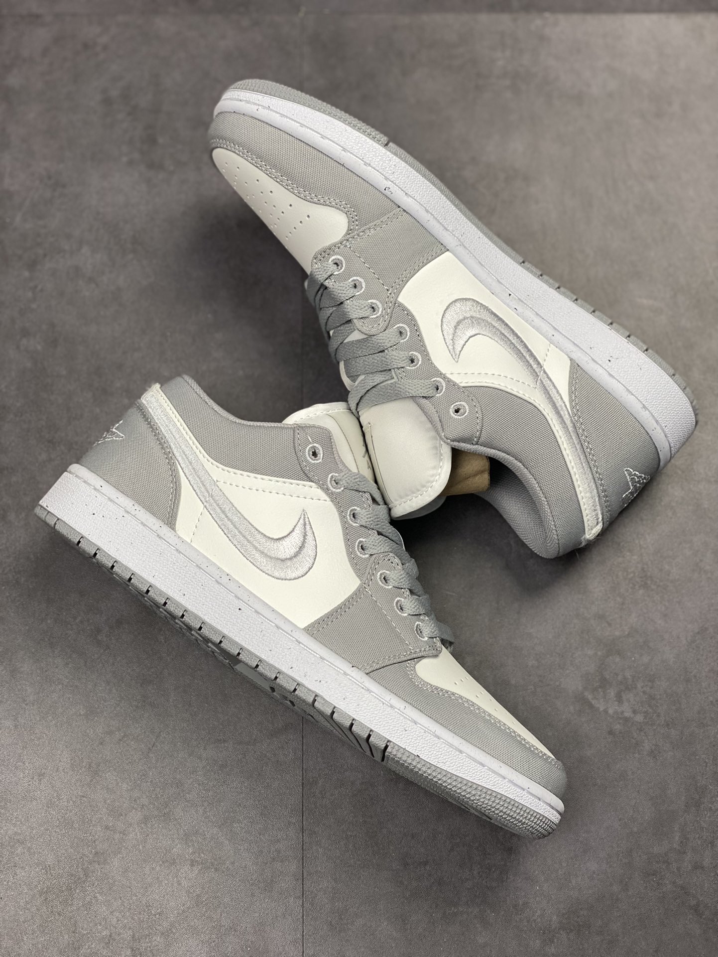 Air Jordan 1 Low white and gray embroidered AJ1 Joe 1 low-top casual sneakers DV0426-012