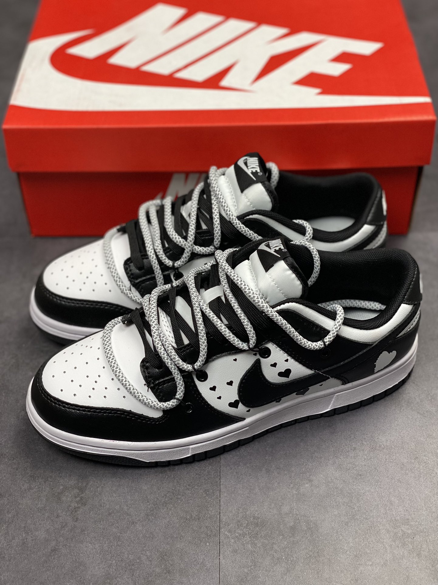 180 Nike SB Dunk Low 黑白爱心情人节绑绳DD1503-106