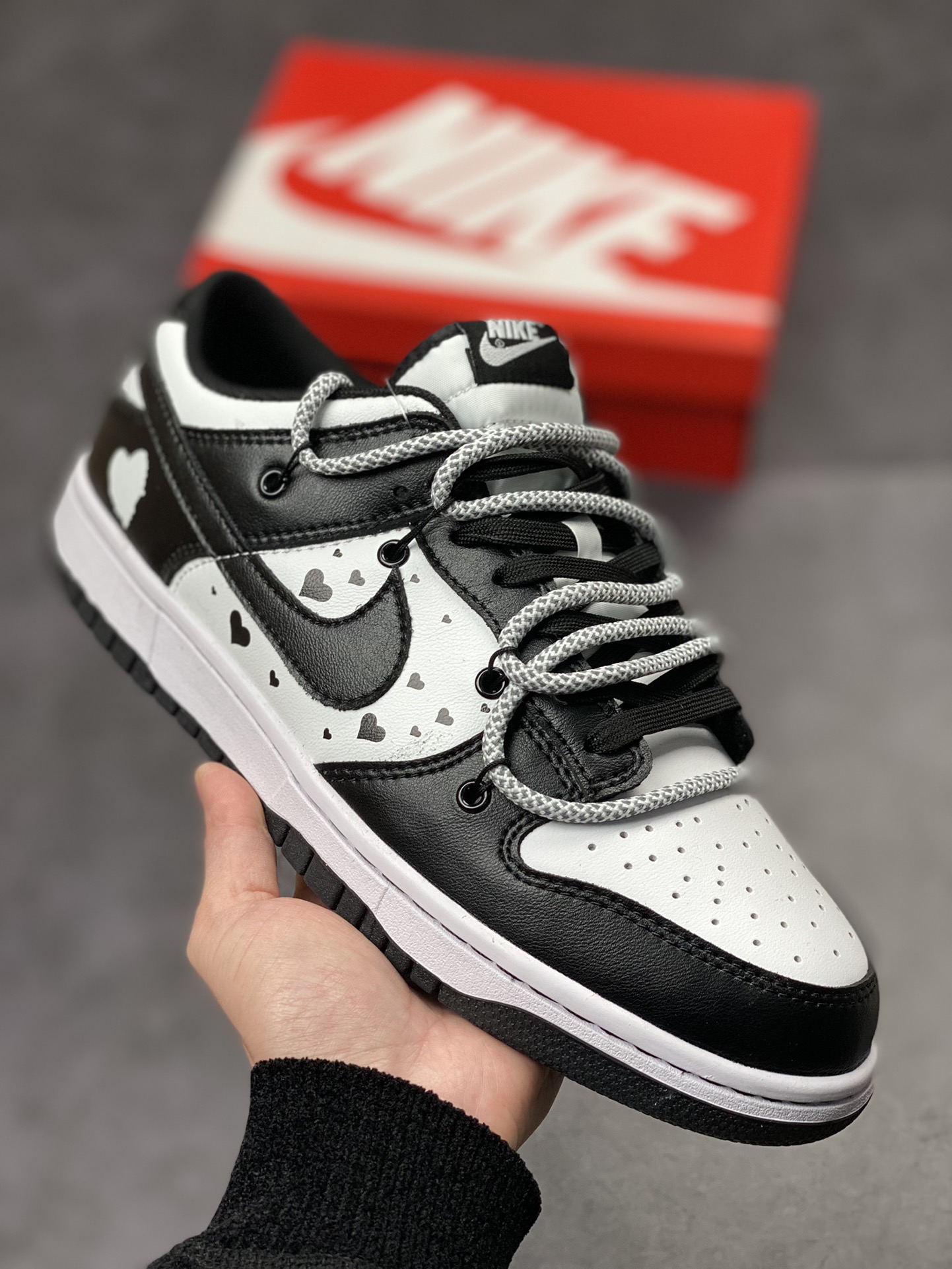 180 Nike SB Dunk Low 黑白爱心情人节绑绳DD1503-106