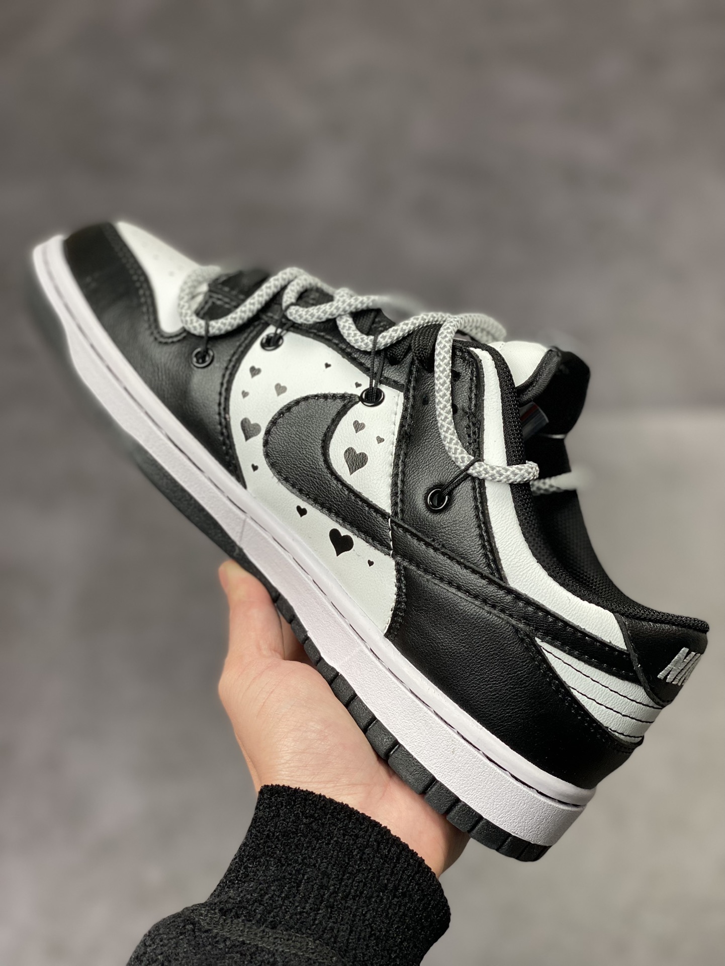 180 Nike SB Dunk Low 黑白爱心情人节绑绳DD1503-106