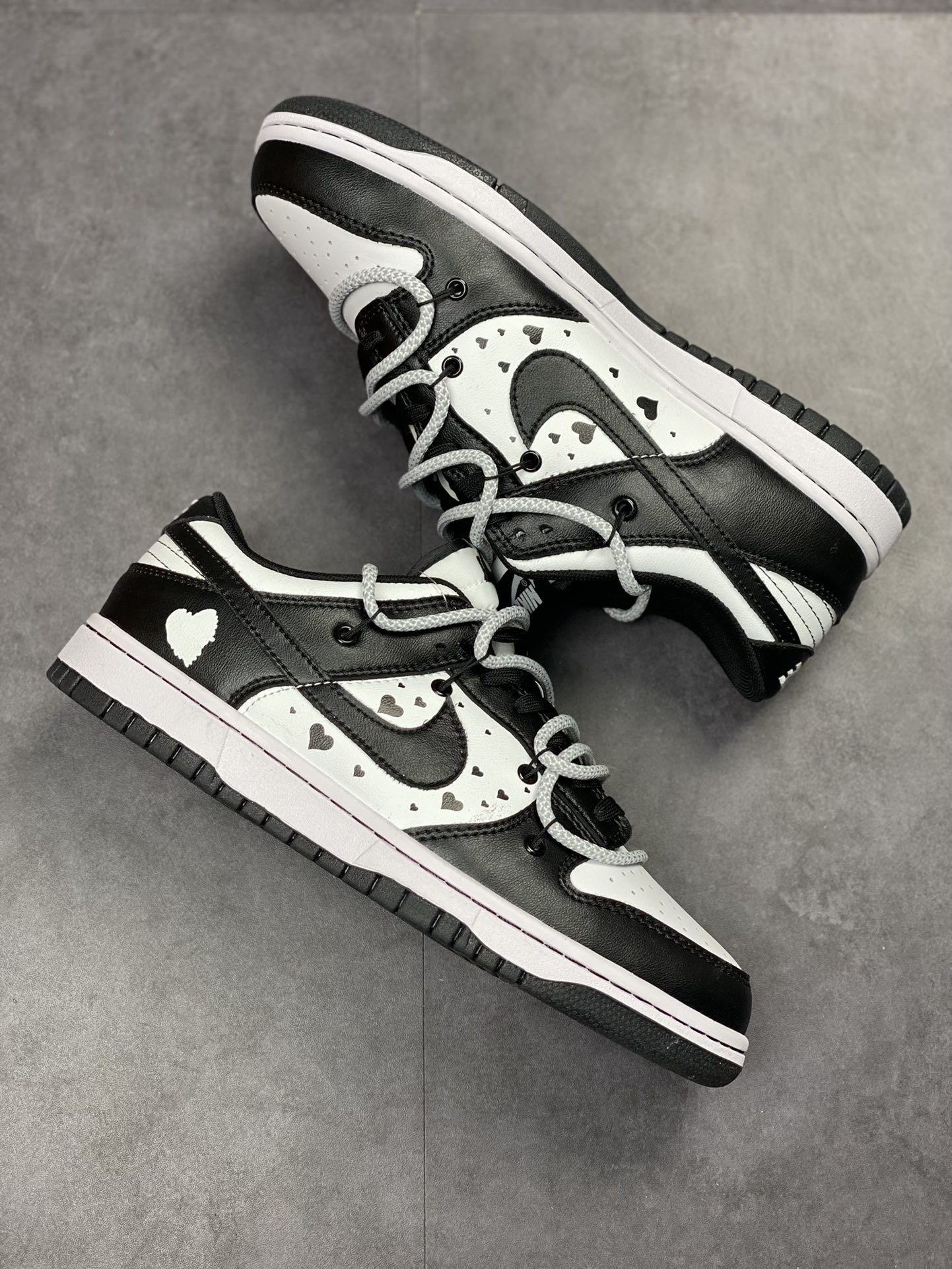 180 Nike SB Dunk Low 黑白爱心情人节绑绳DD1503-106
