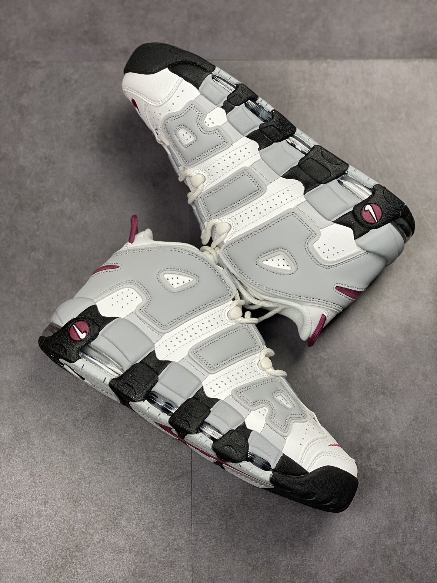 260 Air More Uptempo 白黑灰桑椹红 代表着历史最高版本皮蓬 DV1137-100