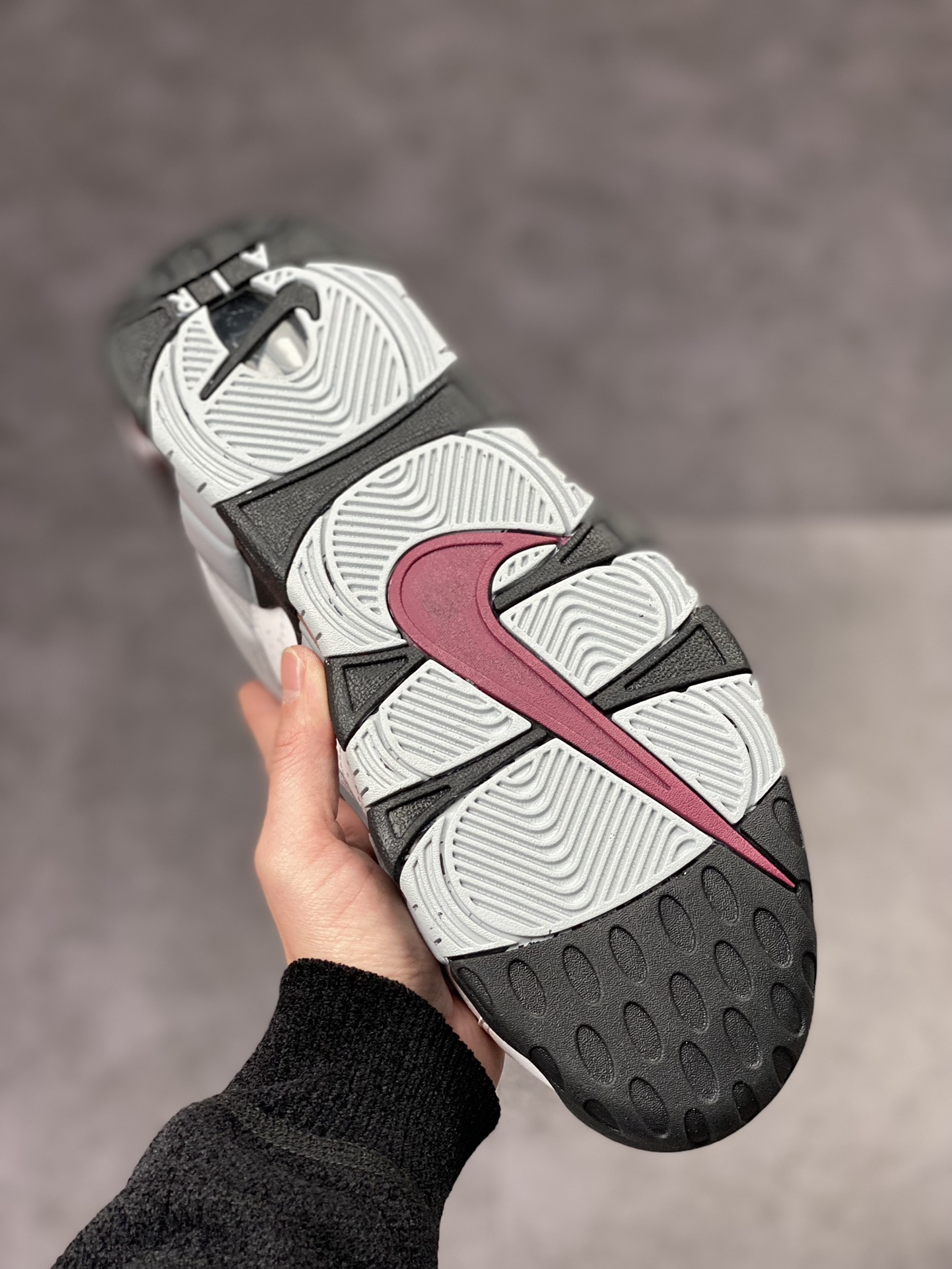 260 Air More Uptempo 白黑灰桑椹红 代表着历史最高版本皮蓬 DV1137-100