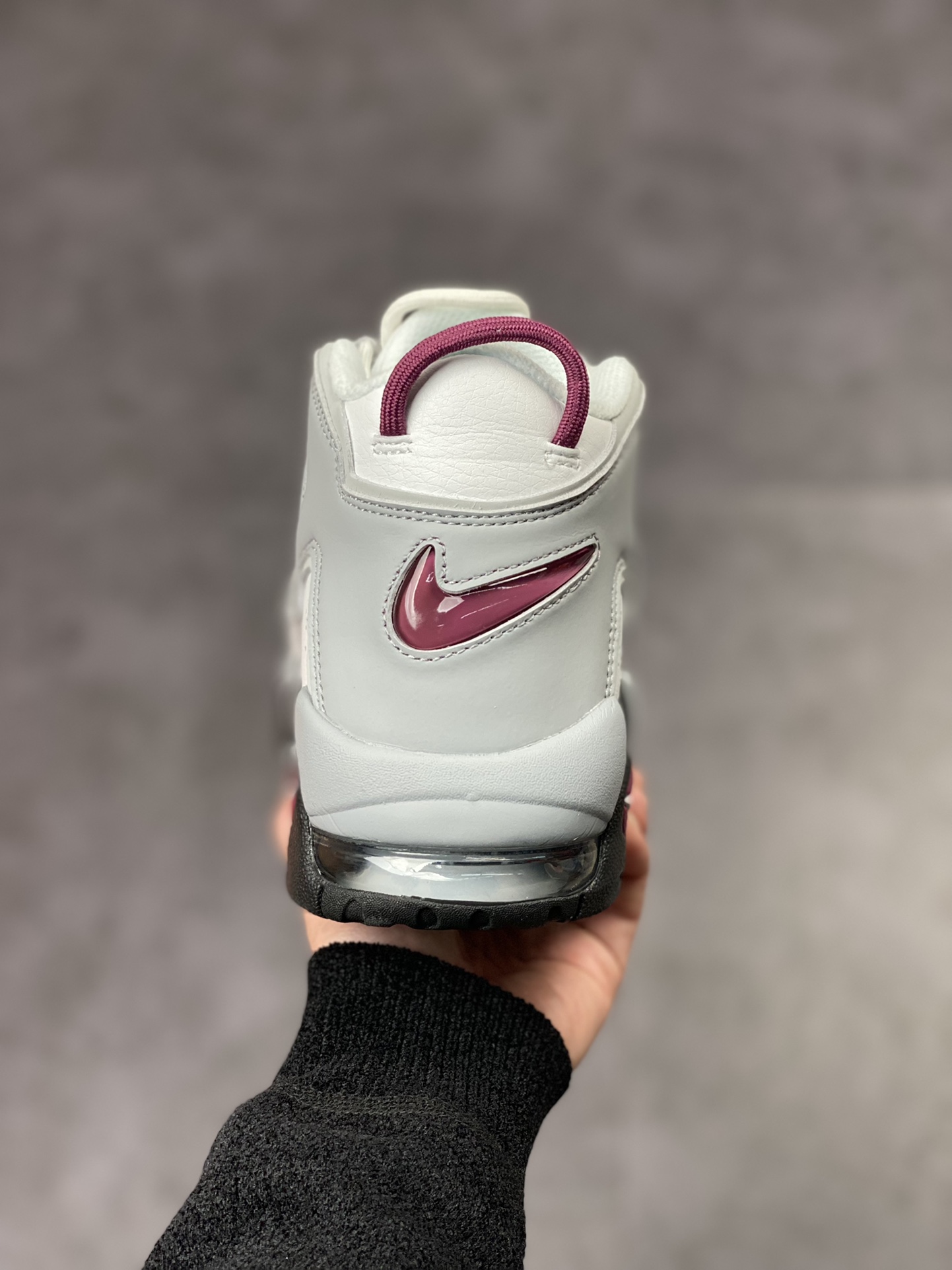 260 Air More Uptempo 白黑灰桑椹红 代表着历史最高版本皮蓬 DV1137-100