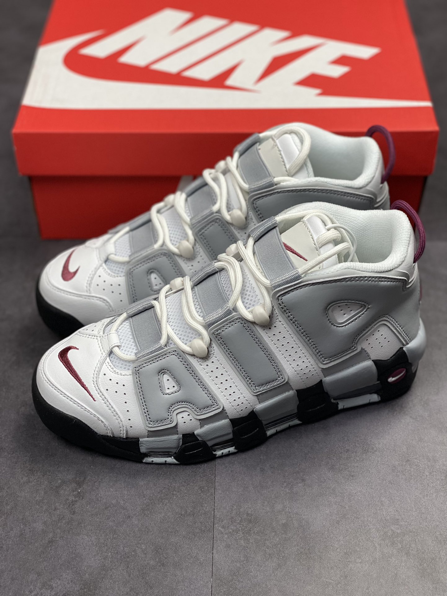 260 Air More Uptempo 白黑灰桑椹红 代表着历史最高版本皮蓬 DV1137-100