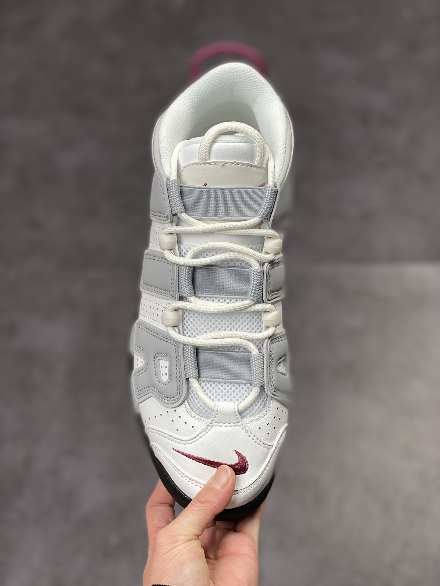 260 Air More Uptempo 白黑灰桑椹红 代表着历史最高版本皮蓬 DV1137-100