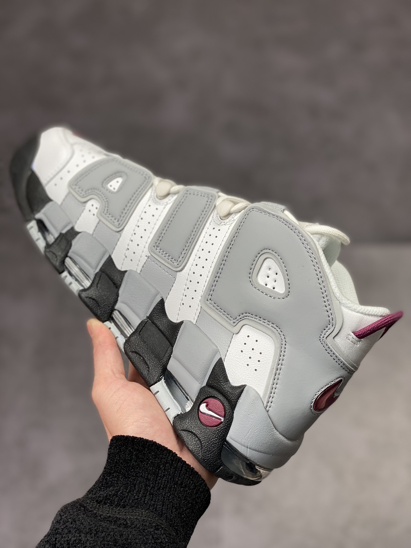 260 Air More Uptempo 白黑灰桑椹红 代表着历史最高版本皮蓬 DV1137-100