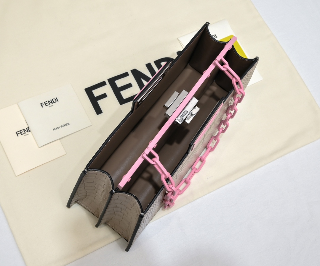 型号130鳄鱼纹黑色Fendi202