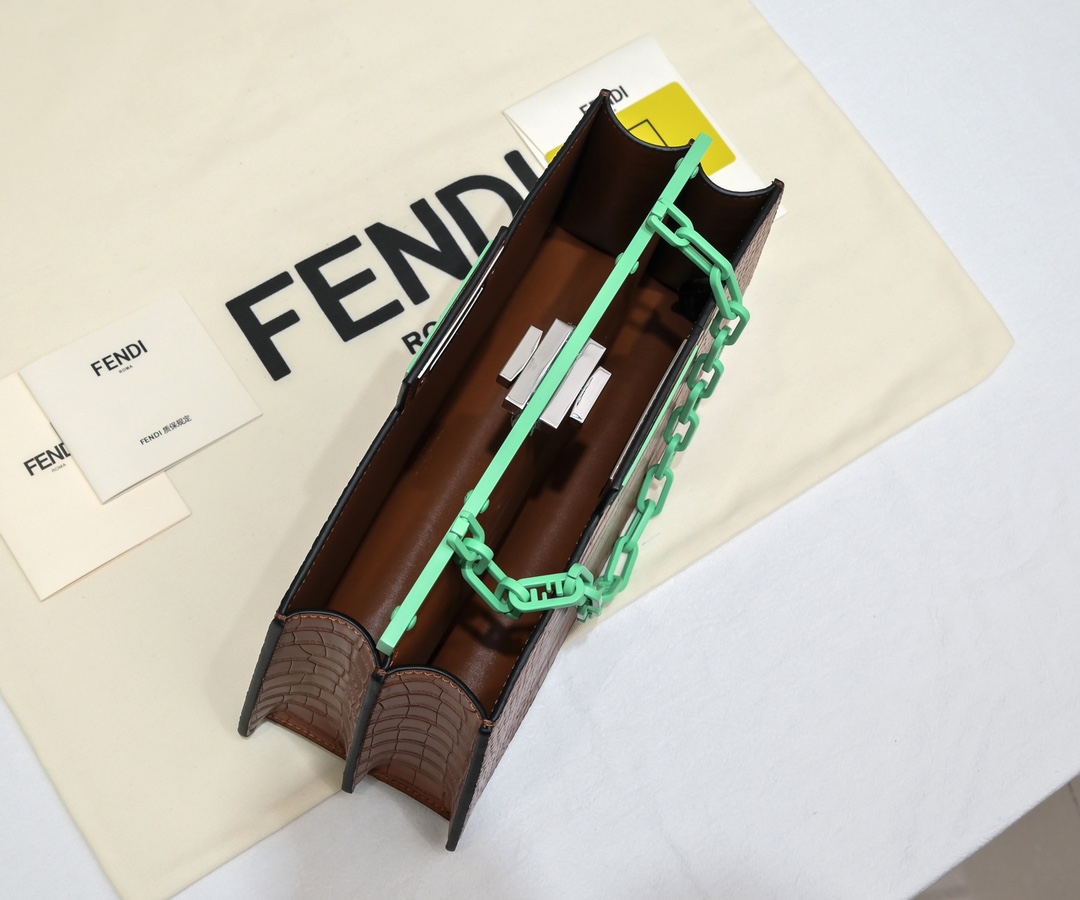 型号130鳄鱼纹黑色Fendi202