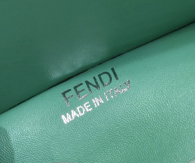 型号130鳄鱼纹黑色Fendi202