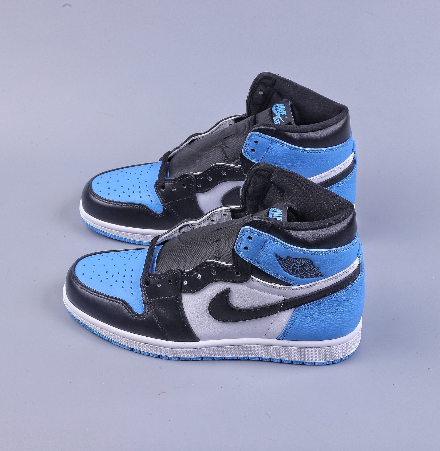 280  Air Jordan 1 High OG ”University Blue” 黑蓝脚趾 DZ5485-400