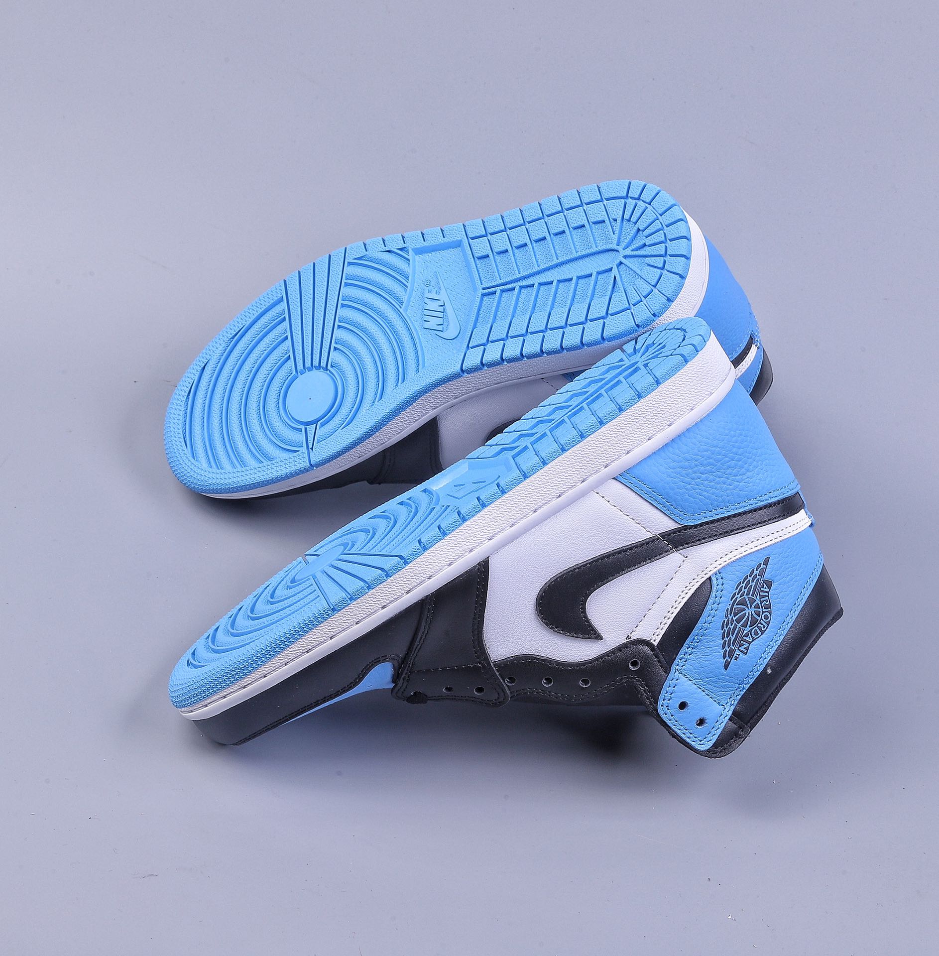280  Air Jordan 1 High OG ”University Blue” 黑蓝脚趾 DZ5485-400
