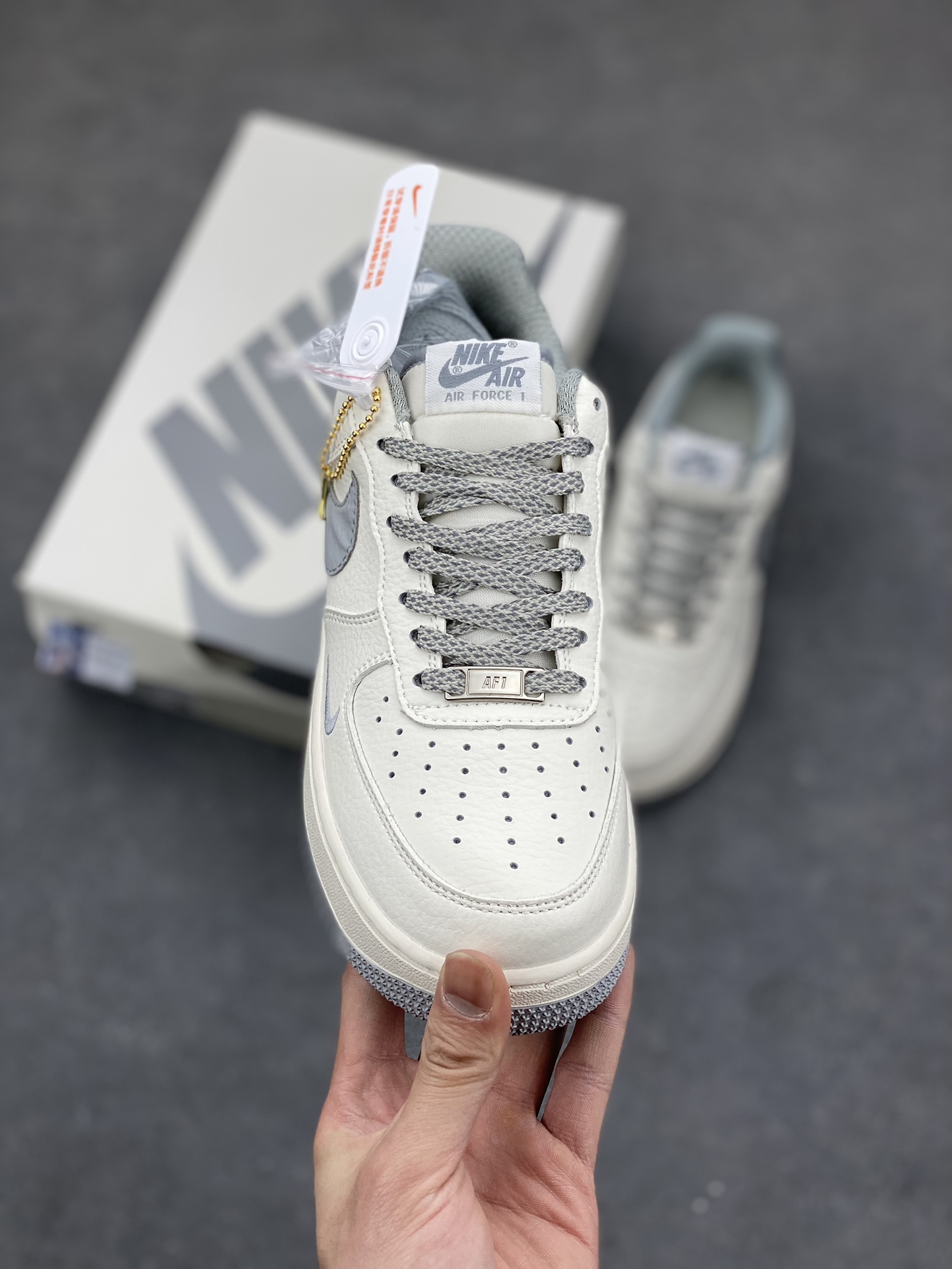 Nike Air Force 1 Low '07 Louis Vuitton Collab Sneakers - Limited Edition 3 i1680128179 3245 1