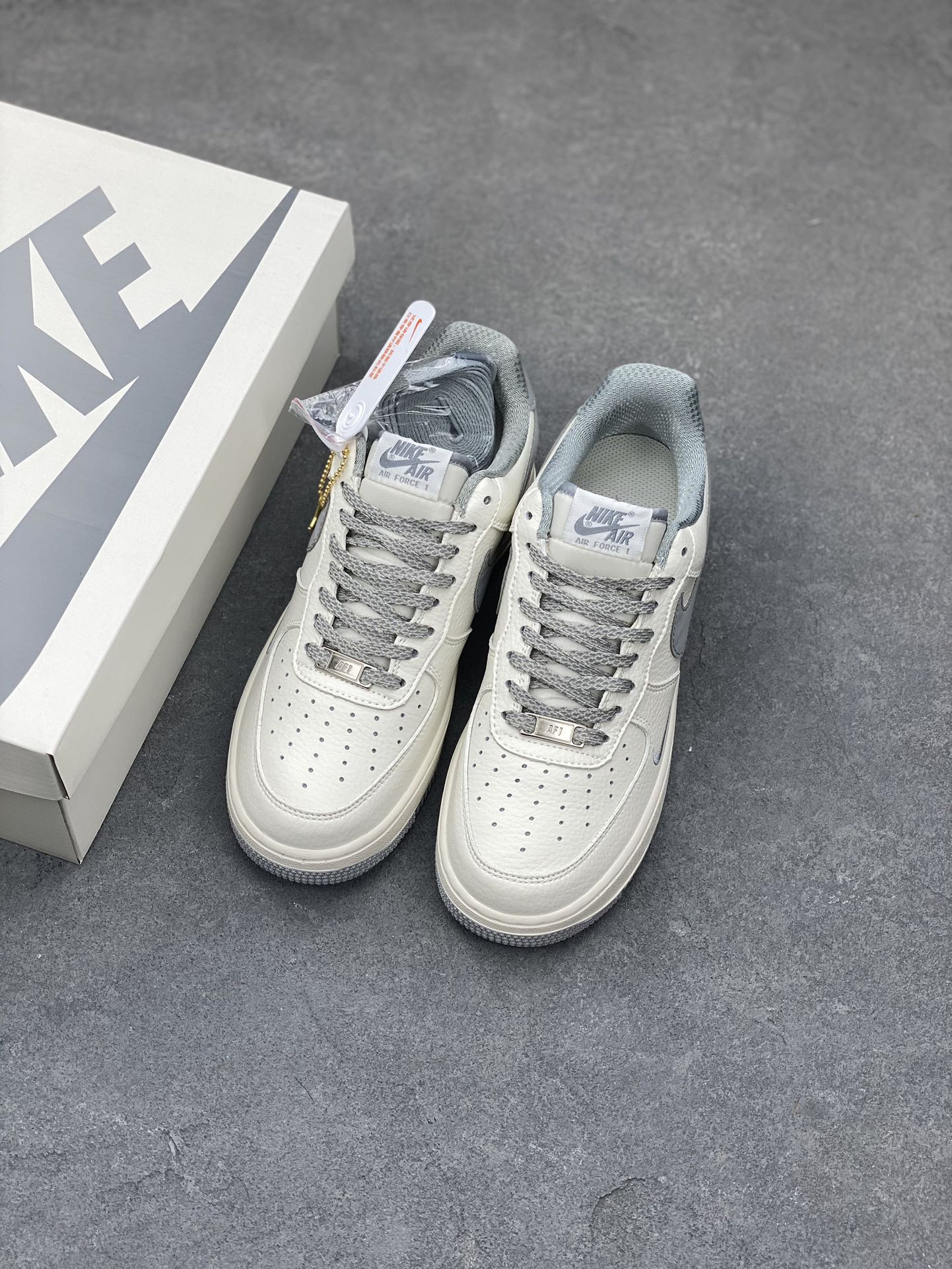 Nike Air Force 1 Low '07 Louis Vuitton Collab Sneakers - Limited Edition 9 i1680128179 4163 7