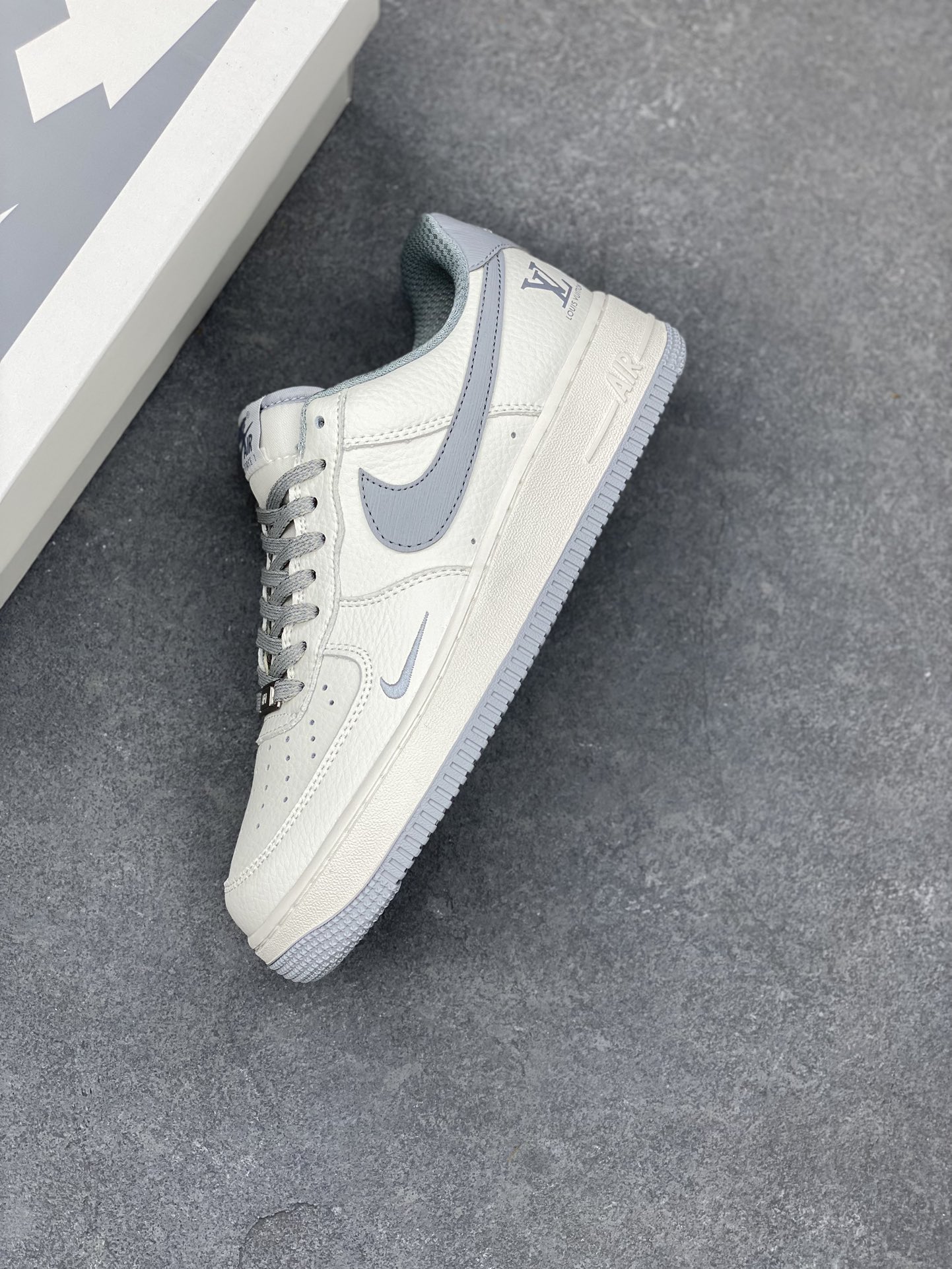 Nike Air Force 1 Low '07 Louis Vuitton Collab Sneakers - Limited Edition 8 i1680128179 8204 6