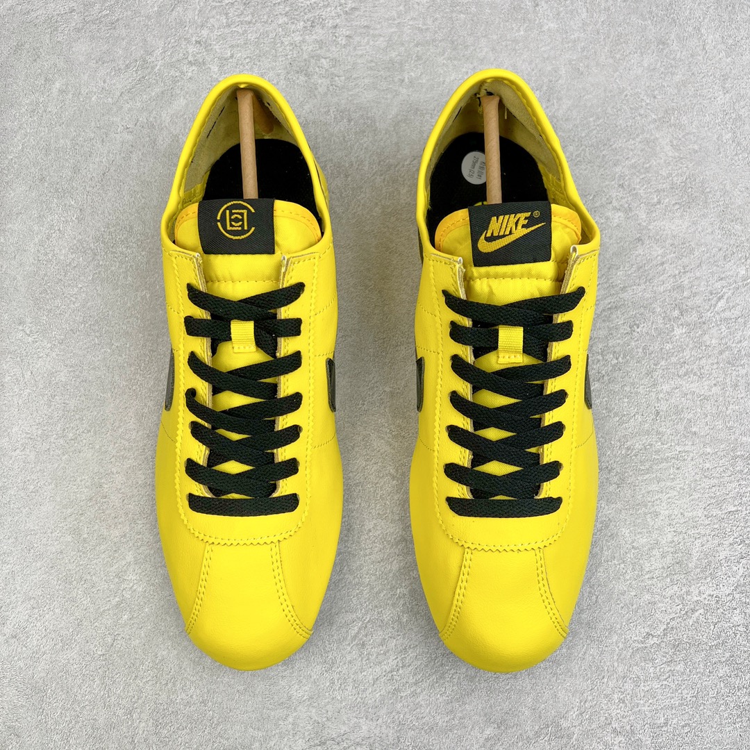 图片[8]-陈冠希Clot x NK Clotez \\\”Brush Lee\\\” 三合一 李小龙功夫 可拆卸潮流复古跑步功夫鞋阿甘鞋 联名黑黄 DZ3239-001 此次推出的 CLOT x NK Cortez 是即将发布的三款配色中的第二款 三合一设计既可以直接穿着 也可以拆开成为运动鞋和一脚蹬鞋 让人联想到功夫鞋 它配备了带阴阳符号和汉字“功”和“夫”(功夫）刺绣在鞋跟处的抽绳紧固系统 这双鞋是一款室内鞋 采用黄色皮革鞋面和黑色Swooshes 而哑光黑色便鞋采用功夫鞋风格的轮廓 锯齿底部提供抓地力 每款\\\”Clotez”均配有可拆卸鞋垫 让便鞋更加舒适 尺码：36 36.5 37.5 38 38.5 39 40 40.5 41 42 42.5 43 44 44.5 45 46-选品中心