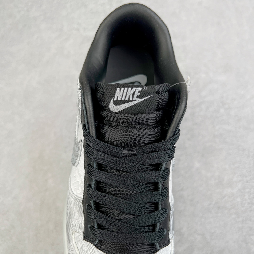 图片[4]-＃AY/GZ纯原福利 Clot x Fragment x NK Dunk Low 藤原浩三方联名白丝绸 货号：FN0315-110 从图中可以看到鞋身整体以\\\”丝绸\\\”材质打造，并且同样带有暗纹细节。…不是说好了十年之内无丝绸吗？此外在鞋带孔、内衬部分采用黑色皮革打造，鞋垫上则是CLOT 20周年以及藤原浩的\\\”闪电\\\” Logo。后跟处则分别带有CLOT以及FRGMT字样，彰显联名身份！鞋底也采用了特殊的半透明中底和外底设计，与鞋身配色相呼应。尺码：36 36.5 37.5 38 38.5 39 40 40.5 41 42 42.5 43 44 44.5 45 46 47.5-选品中心
