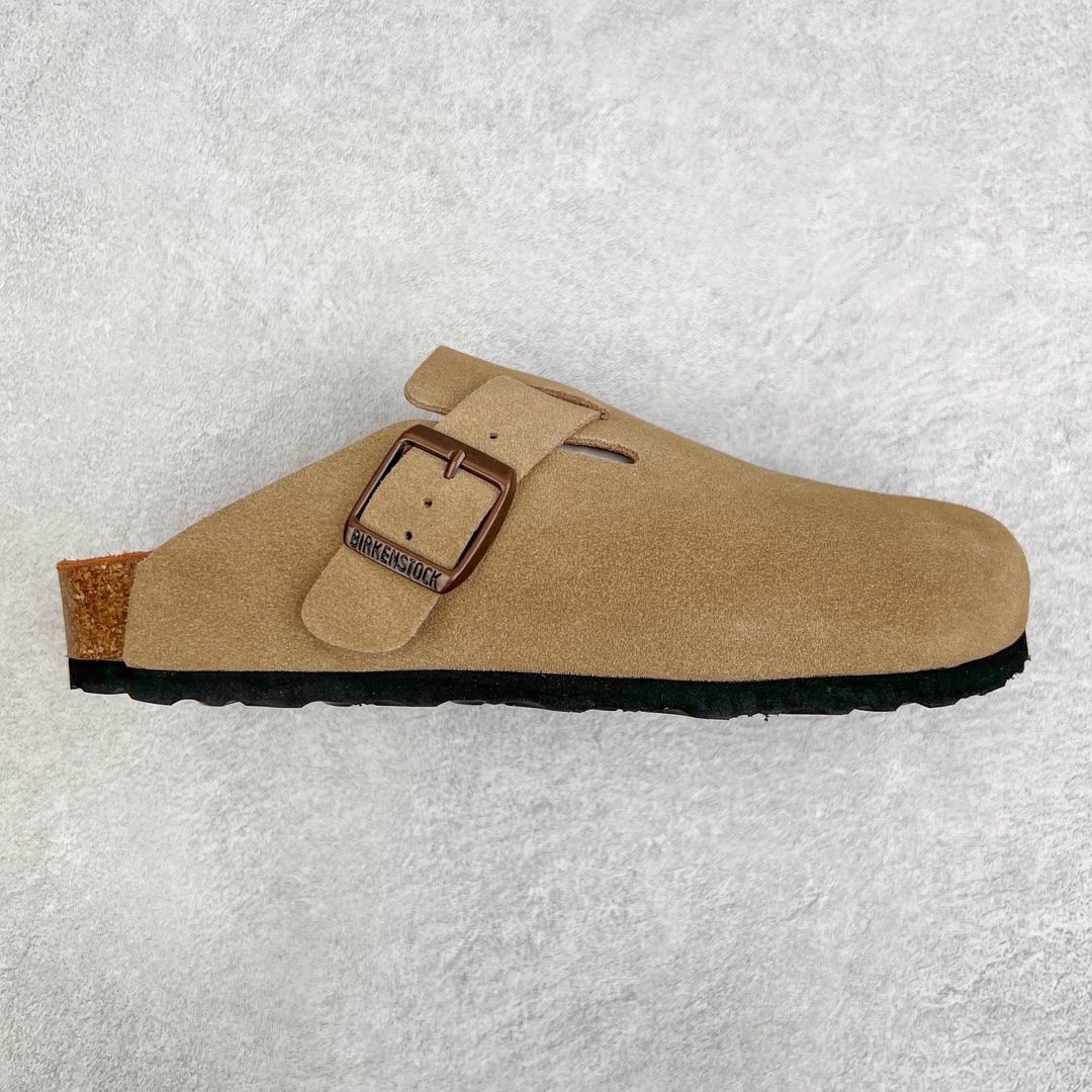 零售💰250 ＃DC Birkenstock Boston VL 勃肯软木底包头拖鞋 天鹅绒般的绒面革赋子休闲的经典外观 四季皆宜 柔软的鞋床采用额外的泡沫缓冲层 提供额外的舒适感和全天支撑 全网独家首发 源于德国的严谨工艺  牛巴戎面 中层松木 EVA 三层组合大底 优质牛皮面料五金扣 出口订单 尺码：35-44 编码：by2936050-运动鞋