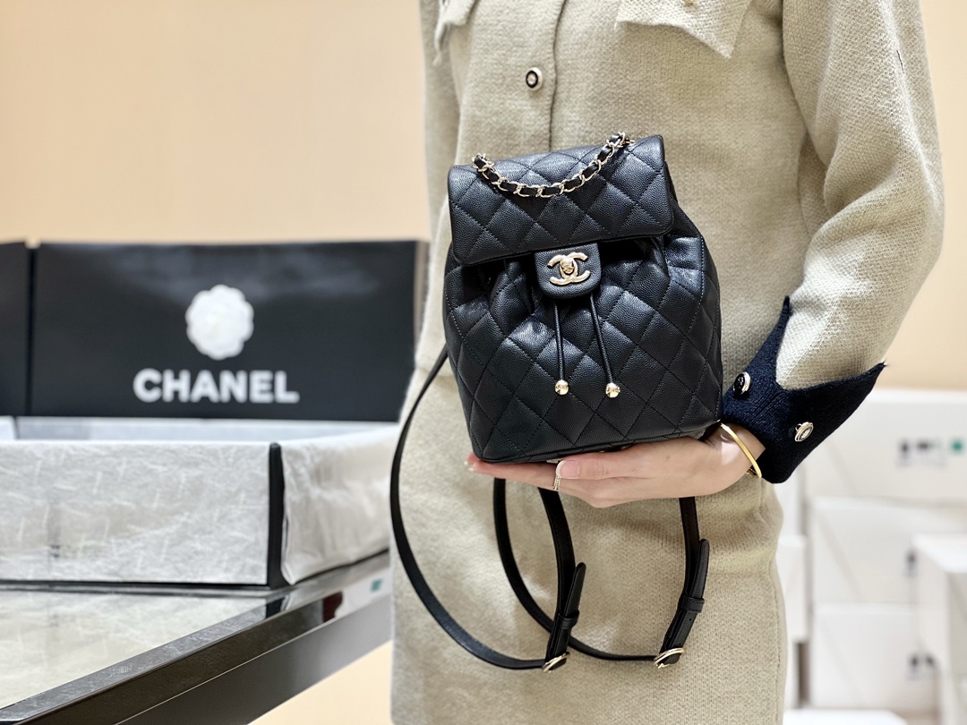 [Chanel Women