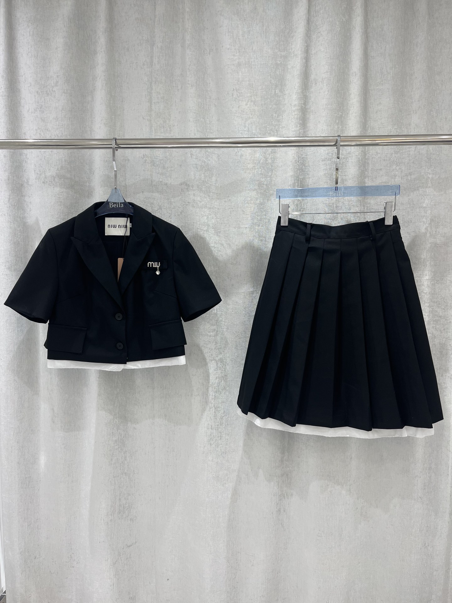 【新款发售】 MiuMiu西装外套搭压褶半裙套装 高品质pzldbd SML