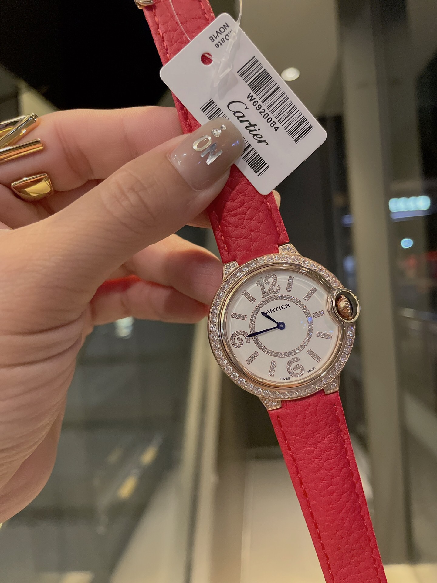 Cartier New新款卡地亚蓝气球系列 单排钻石四角钻 进口荔枝纹皮柔软舒适 最新款珠宝镶钻真钉设计风格 贝壳面镶钻表盘、浮现出奢华效果 实物超美 瑞士石英机芯尺寸36mm