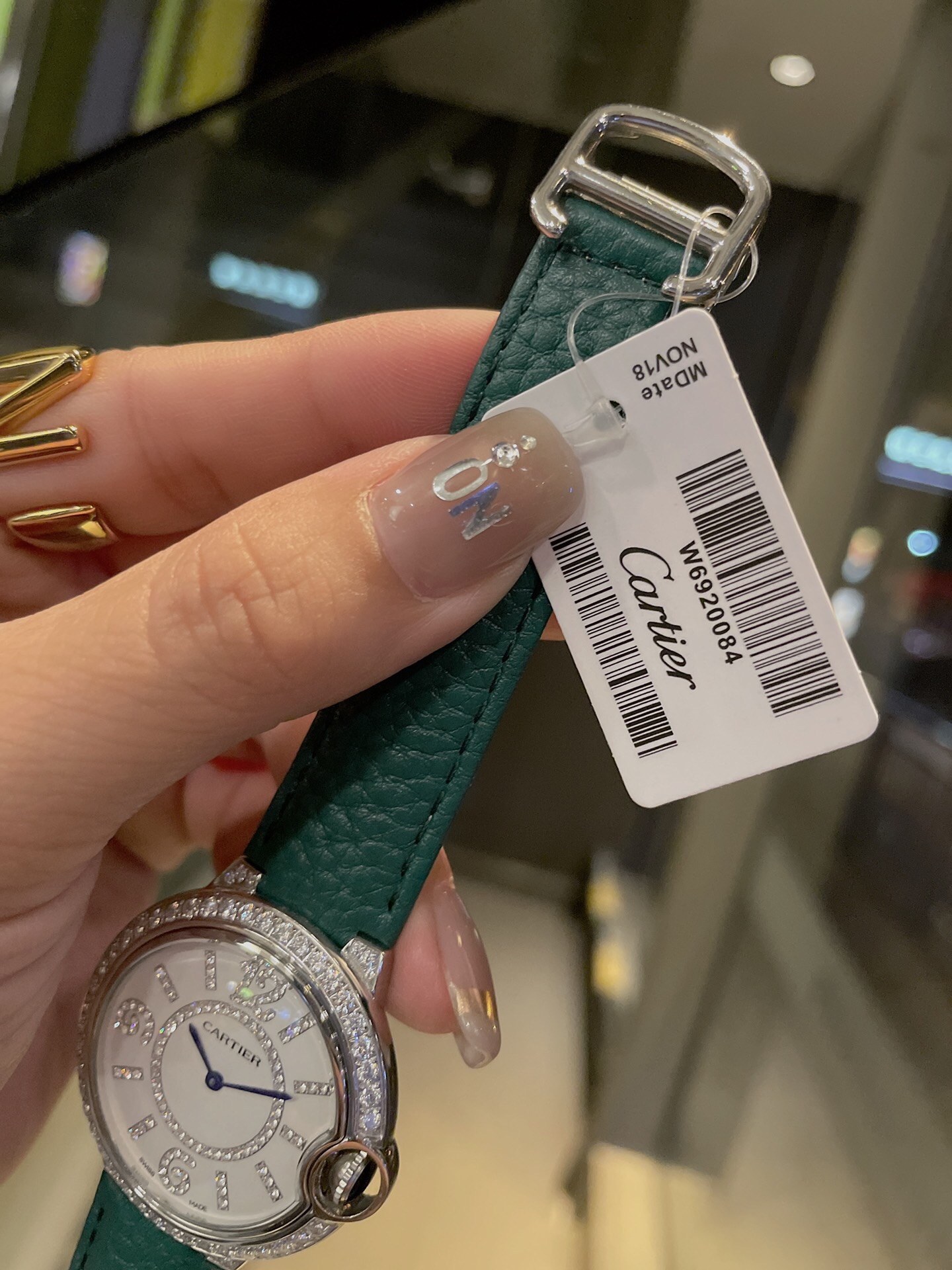 Cartier New新款卡地亚蓝气球系列 单排钻石四角钻 进口荔枝纹皮柔软舒适 最新款珠宝镶钻真钉设计风格 贝壳面镶钻表盘、浮现出奢华效果 实物超美 瑞士石英机芯尺寸36mm