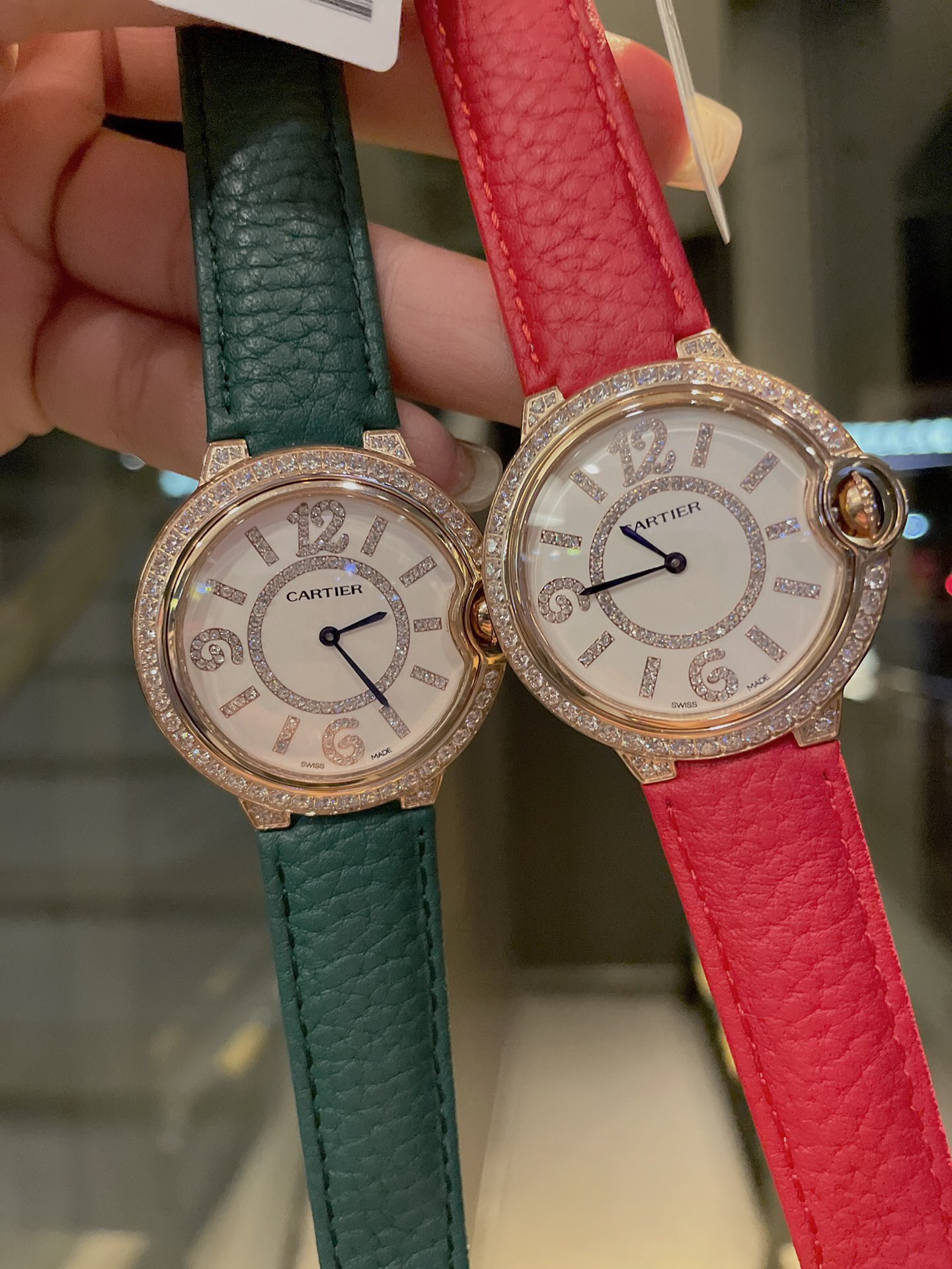 Cartier New新款卡地亚蓝气球系列 单排钻石四角钻 进口荔枝纹皮柔软舒适 最新款珠宝镶钻真钉设计风格 贝壳面镶钻表盘、浮现出奢华效果 实物超美 瑞士石英机芯尺寸36mm