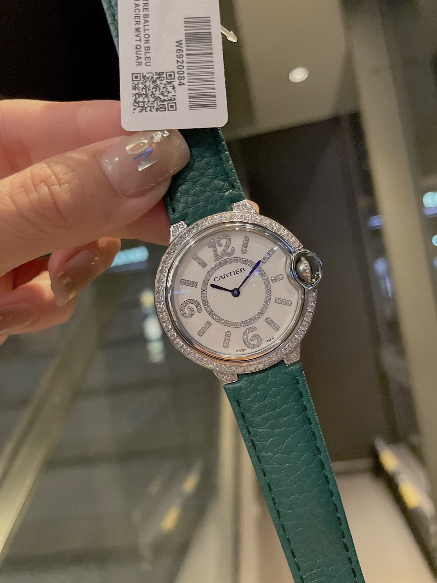 Cartier New新款卡地亚蓝气球系列 单排钻石四角钻 进口荔枝纹皮柔软舒适 最新款珠宝镶钻真钉设计风格 贝壳面镶钻表盘、浮现出奢华效果 实物超美 瑞士石英机芯尺寸36mm